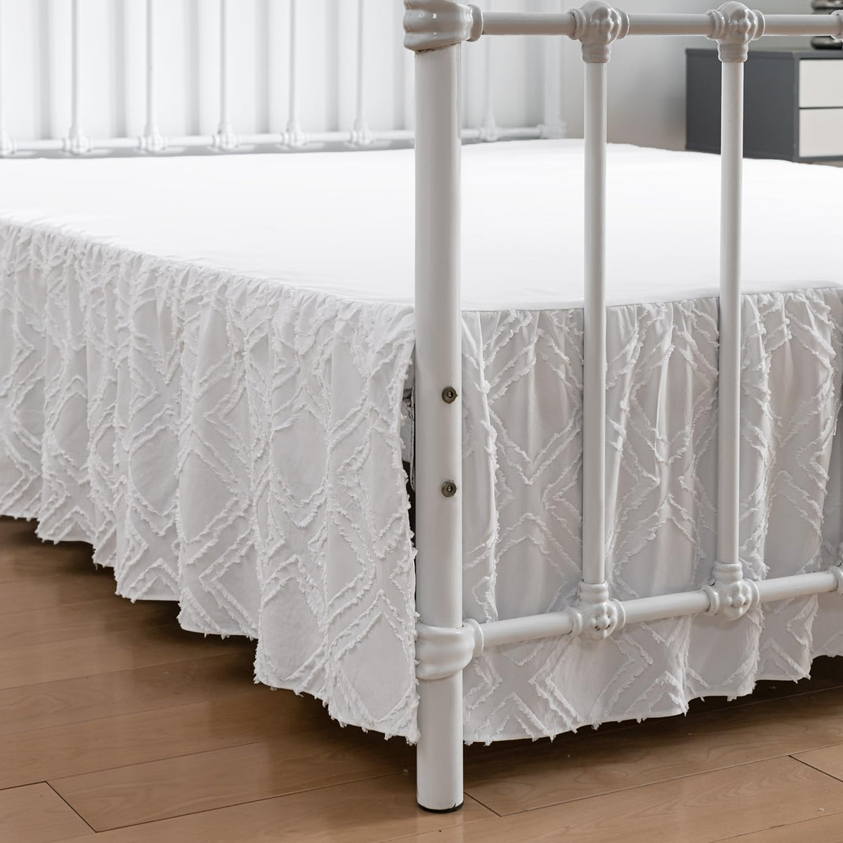 Tufted Bed Skirt Queen Size, Ruffled Bed Skirt With Split Corners, Queen Bed Skirt 18 Inch Drop, Square Boho Queen Size Bed Skir