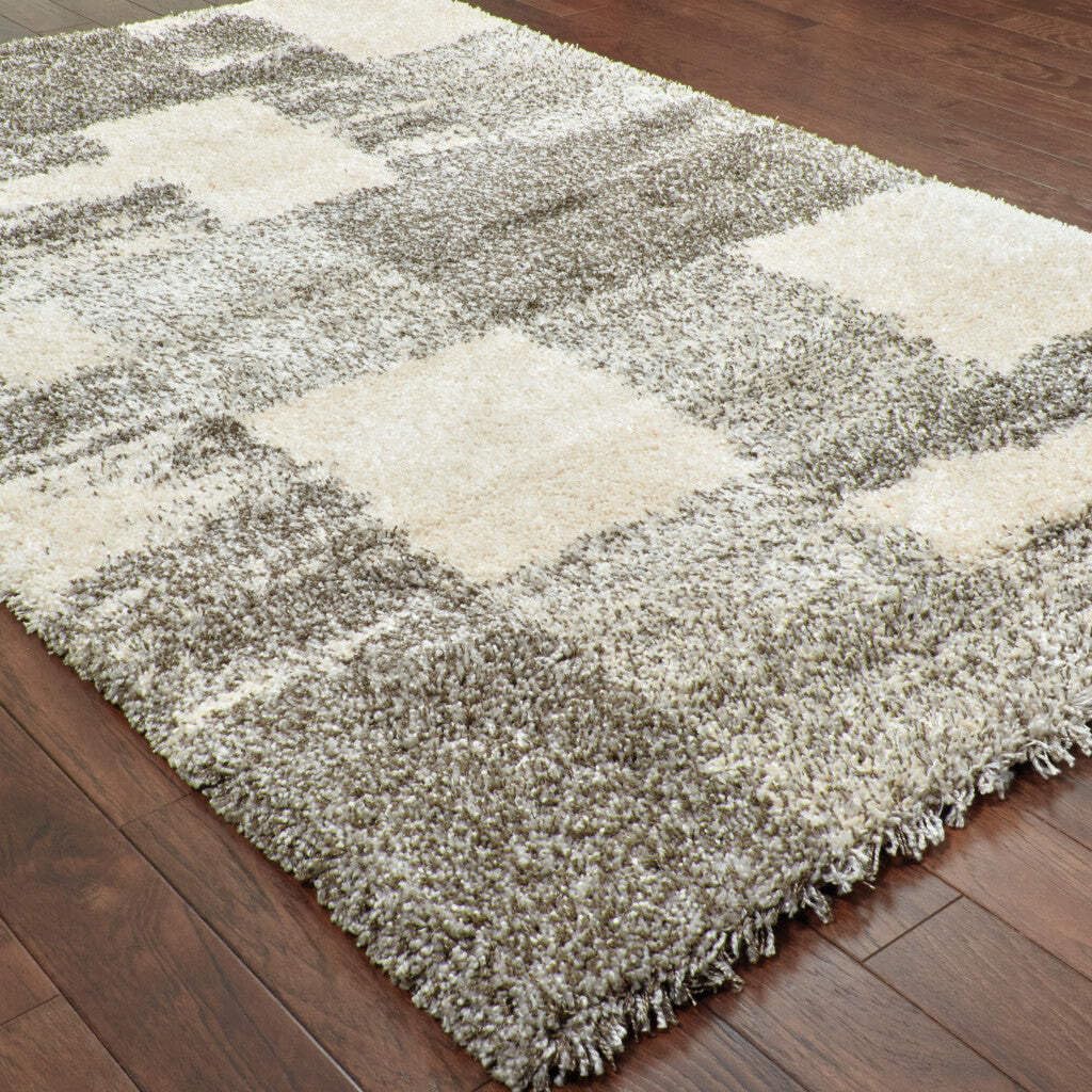HomeRoots 507881 6 x 9 ft. Geometric Shag Power Loom Stain Resistant Area Rug Gray Ivory & Silver