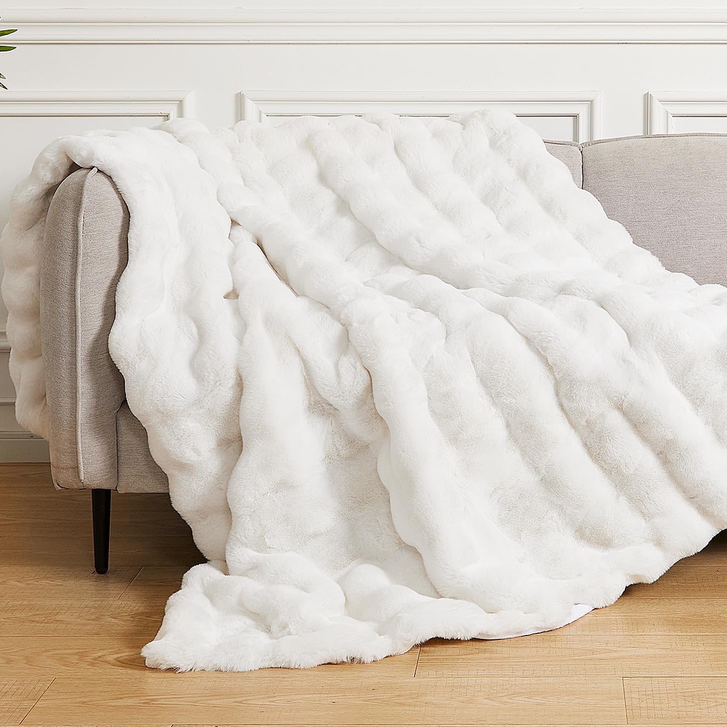 Orinova White Faux Rabbit Fur Throw Blanket For Bed Living Room 50X60 Thick Soft Throw Blanket Fluffy Bed Furry Best Housewarmin