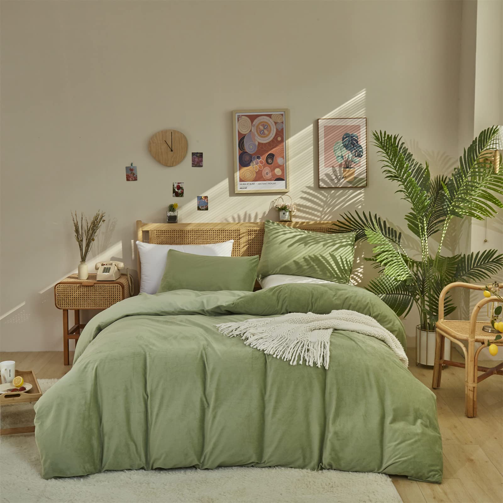 Pureant Sage Green Velvet Comforter Set King Size Light Green Fluffy Bedding Comforter Women Men Solid Green Flannel Quilt Grass