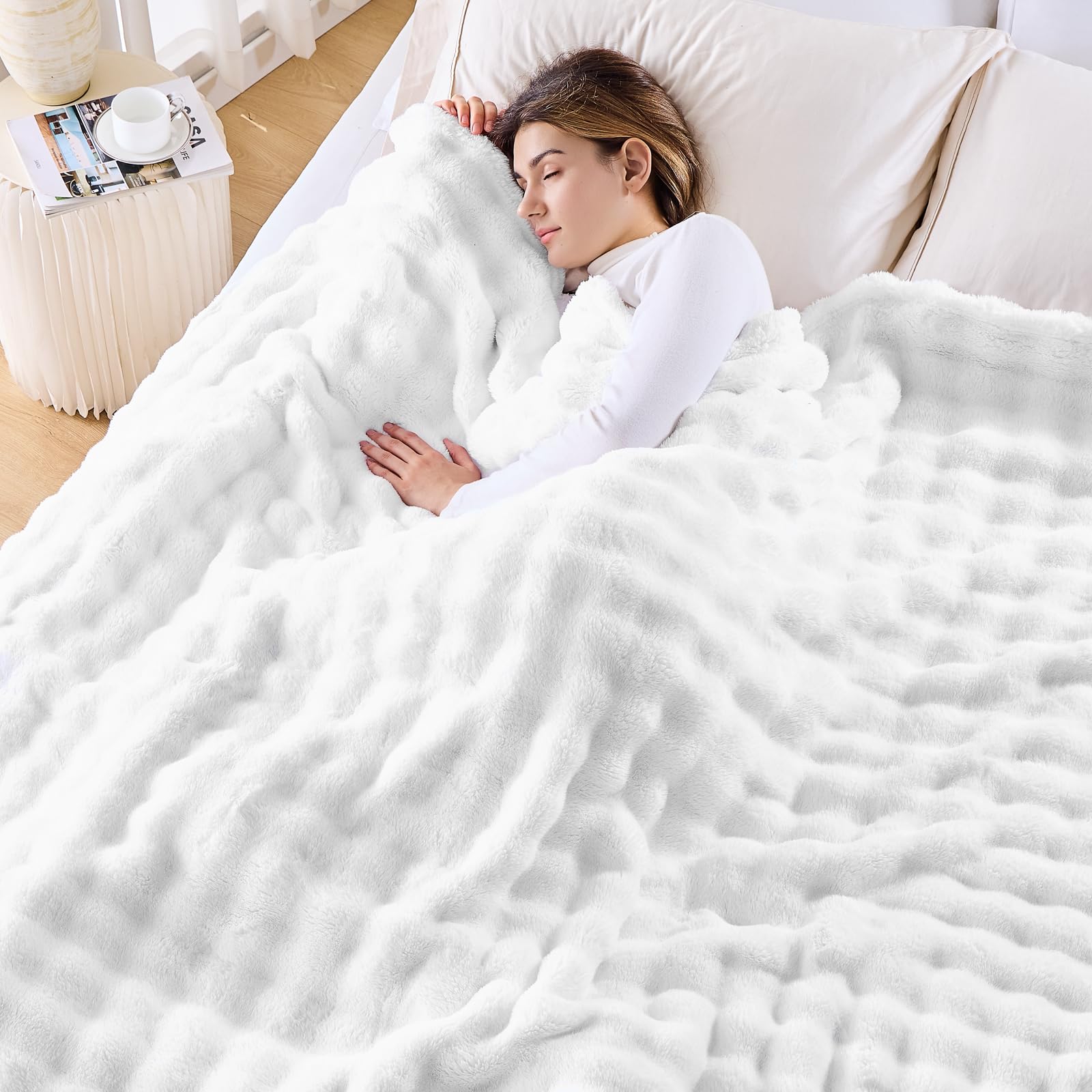 Newcosplay Queen Blanket For Couch White Super Soft Flannel Fleece 3D Bubble Lightweight Bed Blanket All Season Use (White, Quee