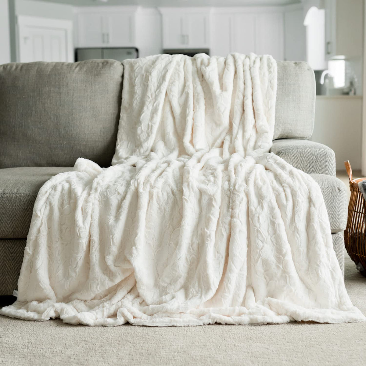 Graced Soft Luxuries Throw Blanket Softest Warm Elegant Cozy Faux Fur Aesthetic For Home, Couch, Sofa, Bed, Living Room (Solid I