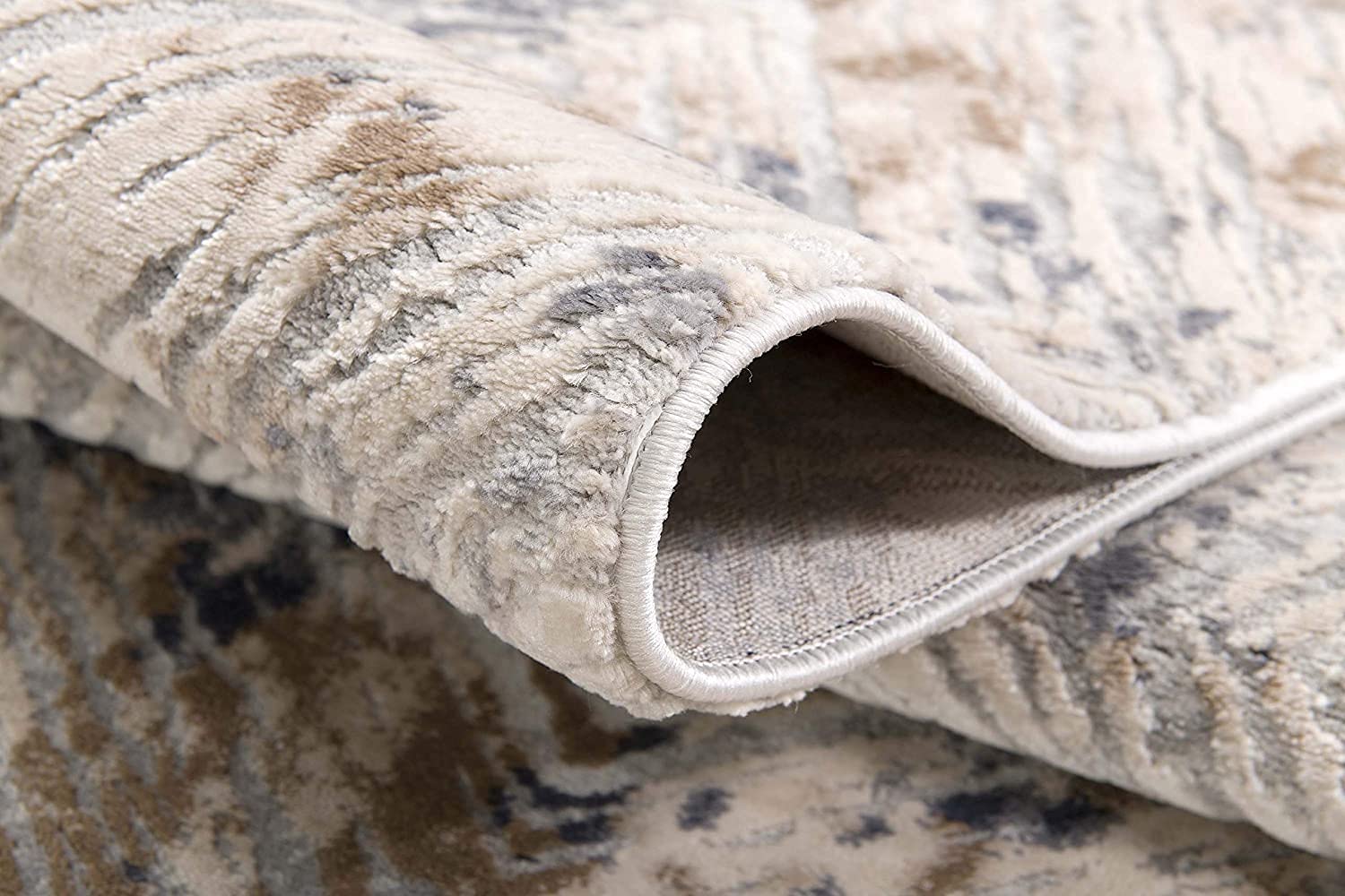 HomeRoots 100% High Grade Polypropylene 3â€ x 5â€ Ivory and Beige Abstract Diamonds Area Rug