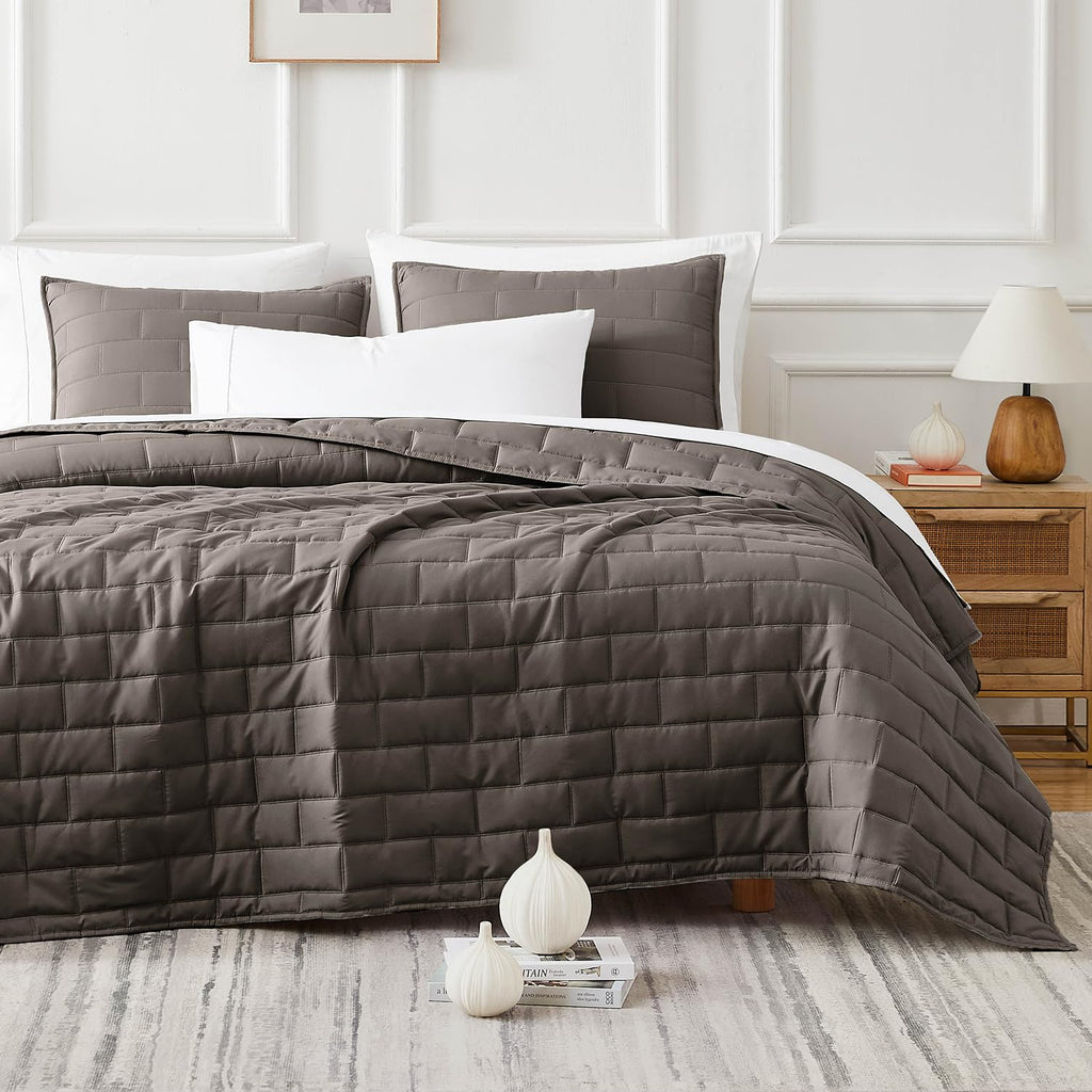 Southshore Fine Living, Inc. Oversized King Quilt Set, Lightweight Quilt, King/California King Quilt With Pillow Shams, Brick Pa