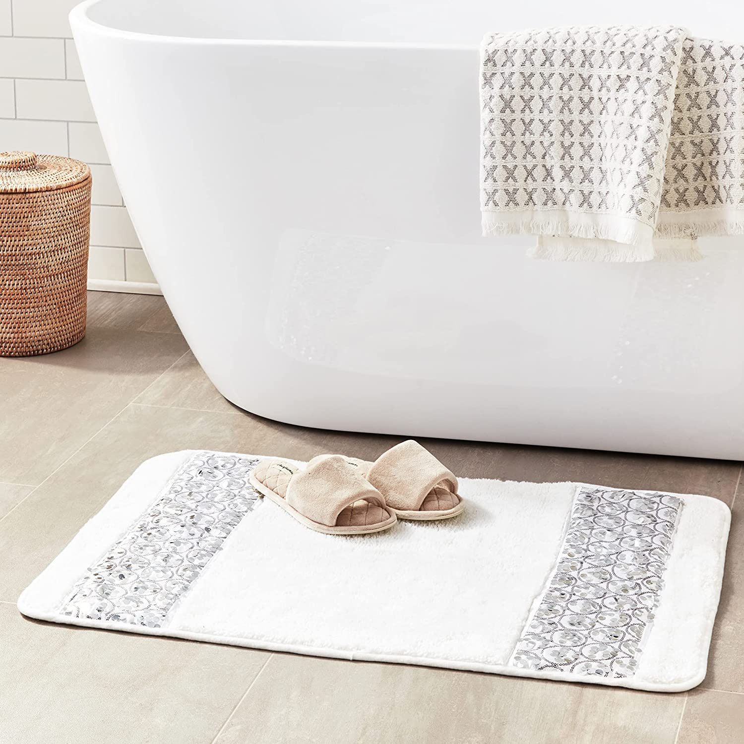 Zahari Home Sinatra Bathroom Rug Classic Bath Rug Stylish Bling Bath Mat, Size 32 x 21, White