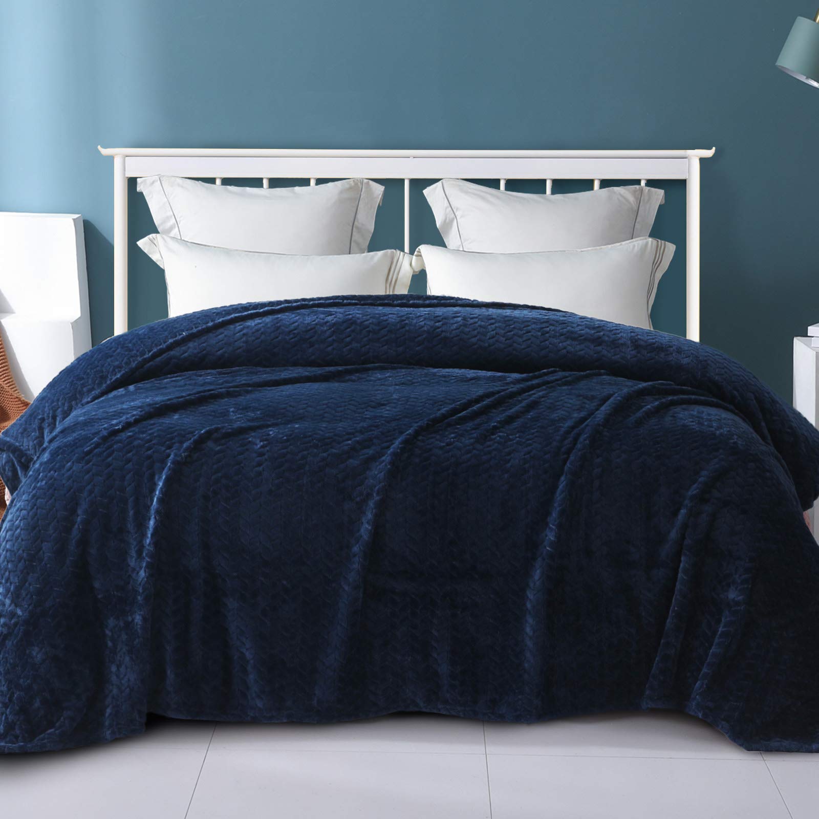 Exclusivo Mezcla Queen Size Flannel Fleece Blanket, 90X90 Inches Leaves Pattern Velvet Plush Bed Blanket, Cozy, Warm, And Lightw