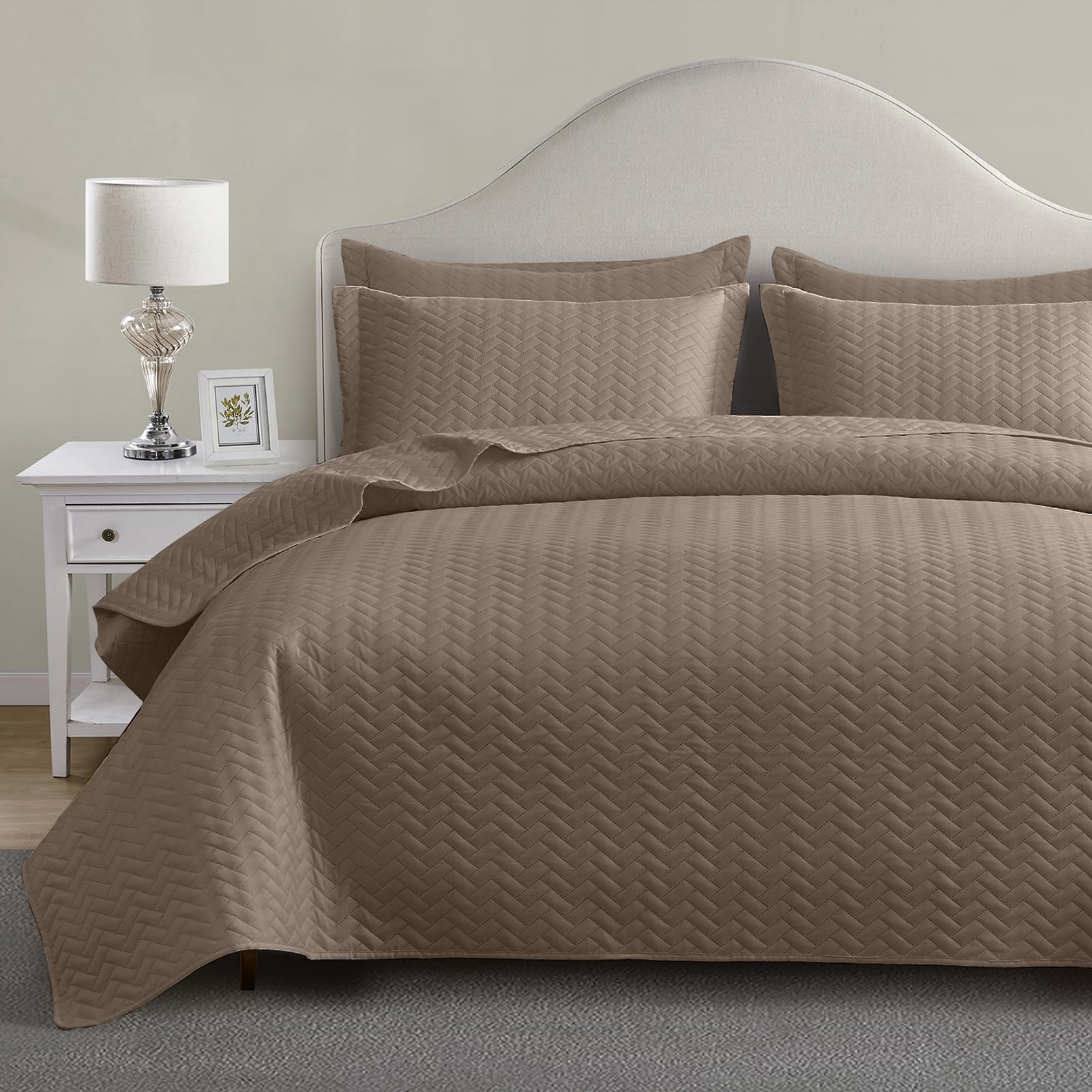Maple&Stone Quilt Set California King Size, Lightweight Brown Bedspread Ultrasonic Chevron Pattern Light Coverlet For All Season