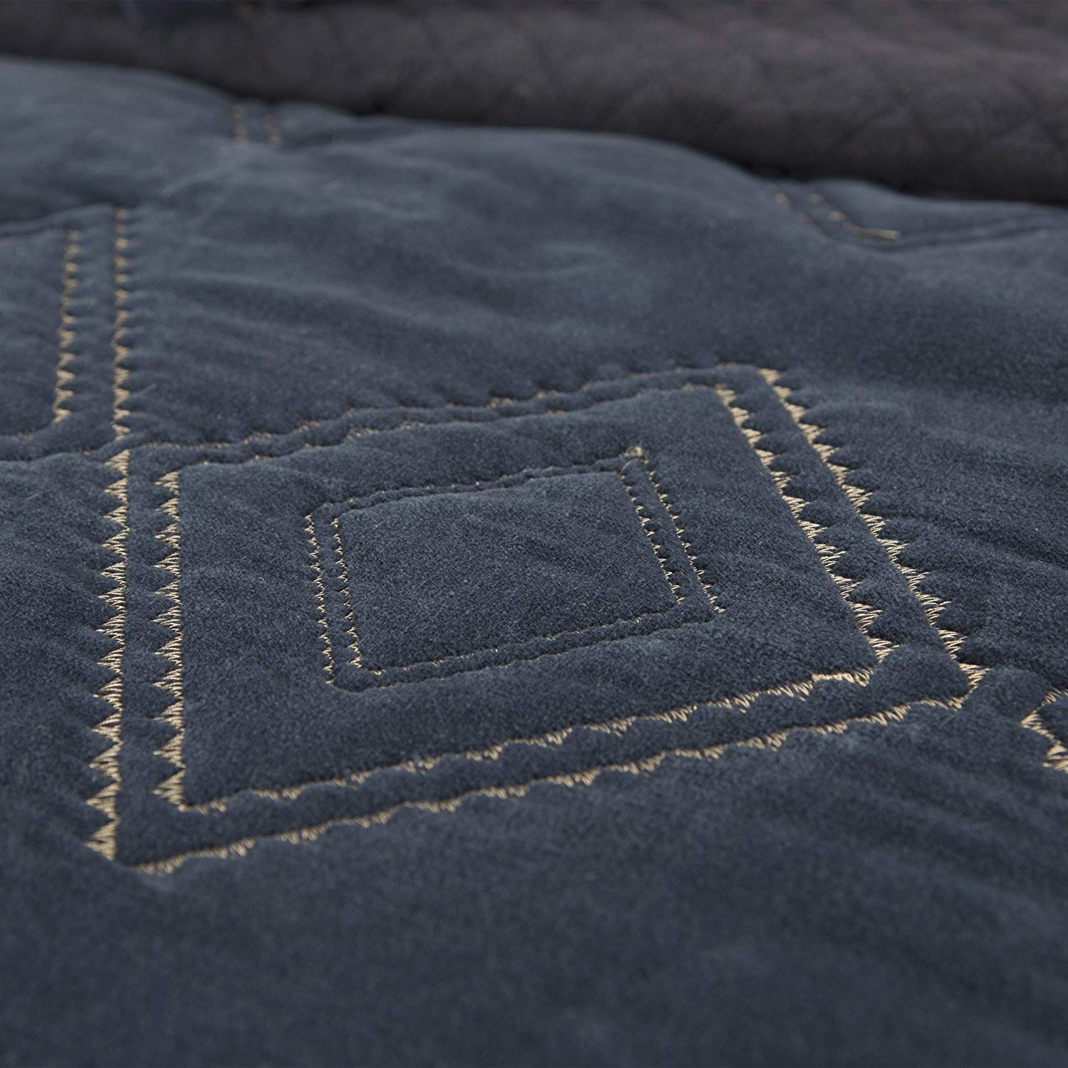 Rizzy Home | BQ4530 | Polyester Standard Sham | 20"x26" Blue/Metallic/ Geometric
