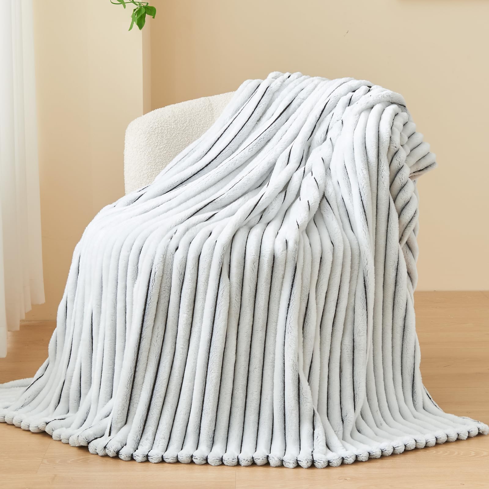 Newcosplay Super Soft Twin Blanket Black And White Premium Silky Flannel Fleece 3D Ribbed Jacquard Lightweight Bed Blanket All S