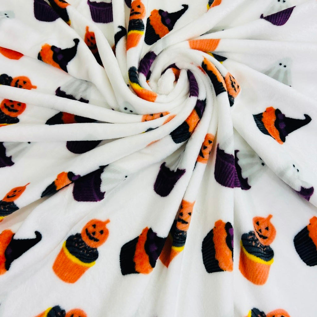 Halloween Throw Blanket: Jack O Lantern Pumpkins And Ghosts Cupcakes Design On Soft Velvet Fleece Throw Blanket