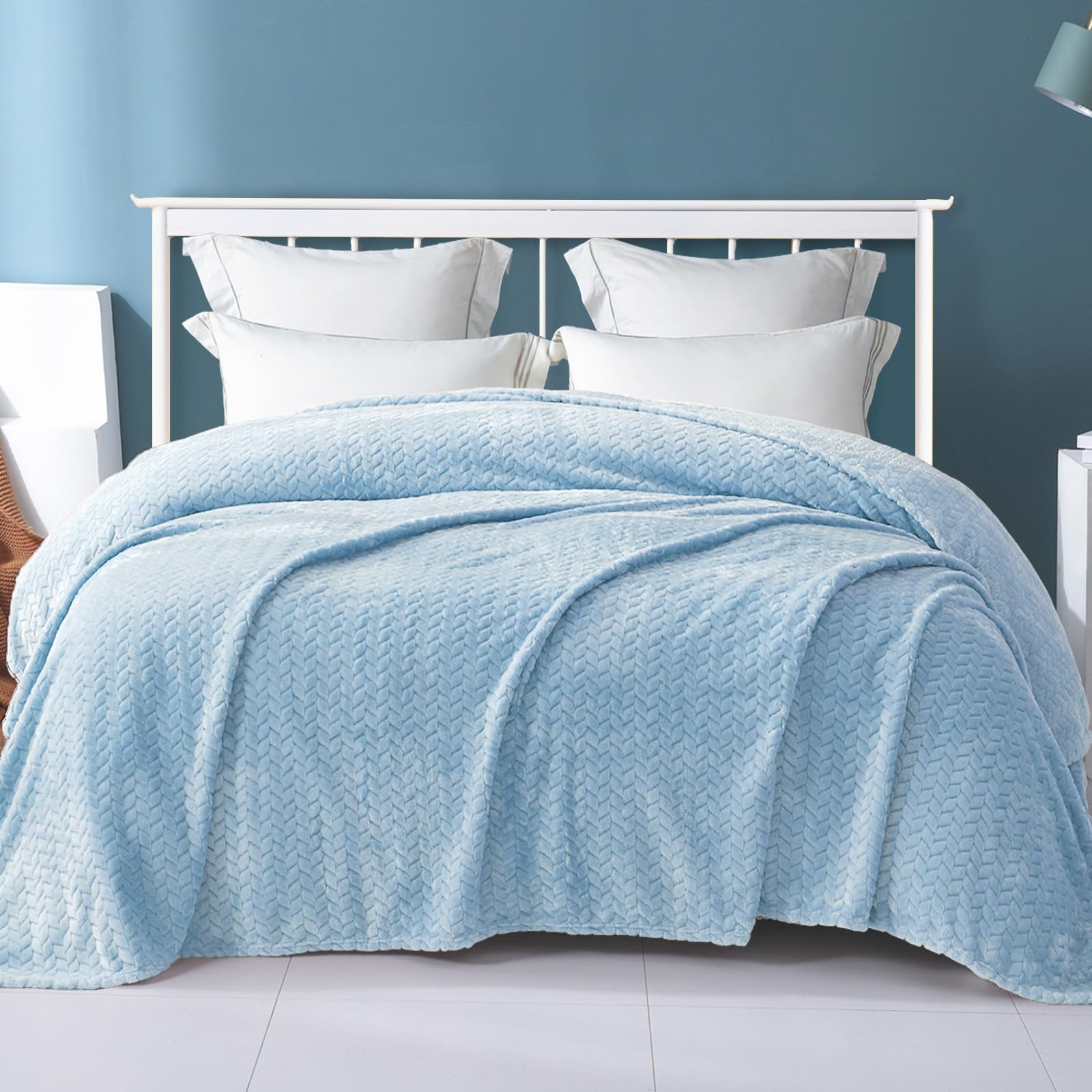 Exclusivo Mezcla Light Blue Fleece King Size Blanket For Bed, 90X104 Inches Soft Cozy 3D Decorative Jacquard Flannel Blankets, L