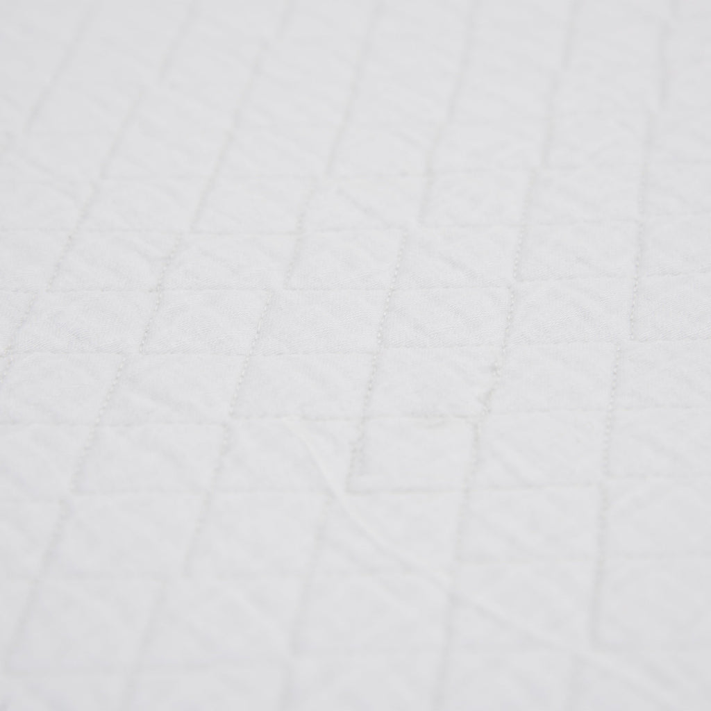 Rizzy Home | BQ4517 | Cotton Quilt | 106"x92" White/Neutral/ Solid