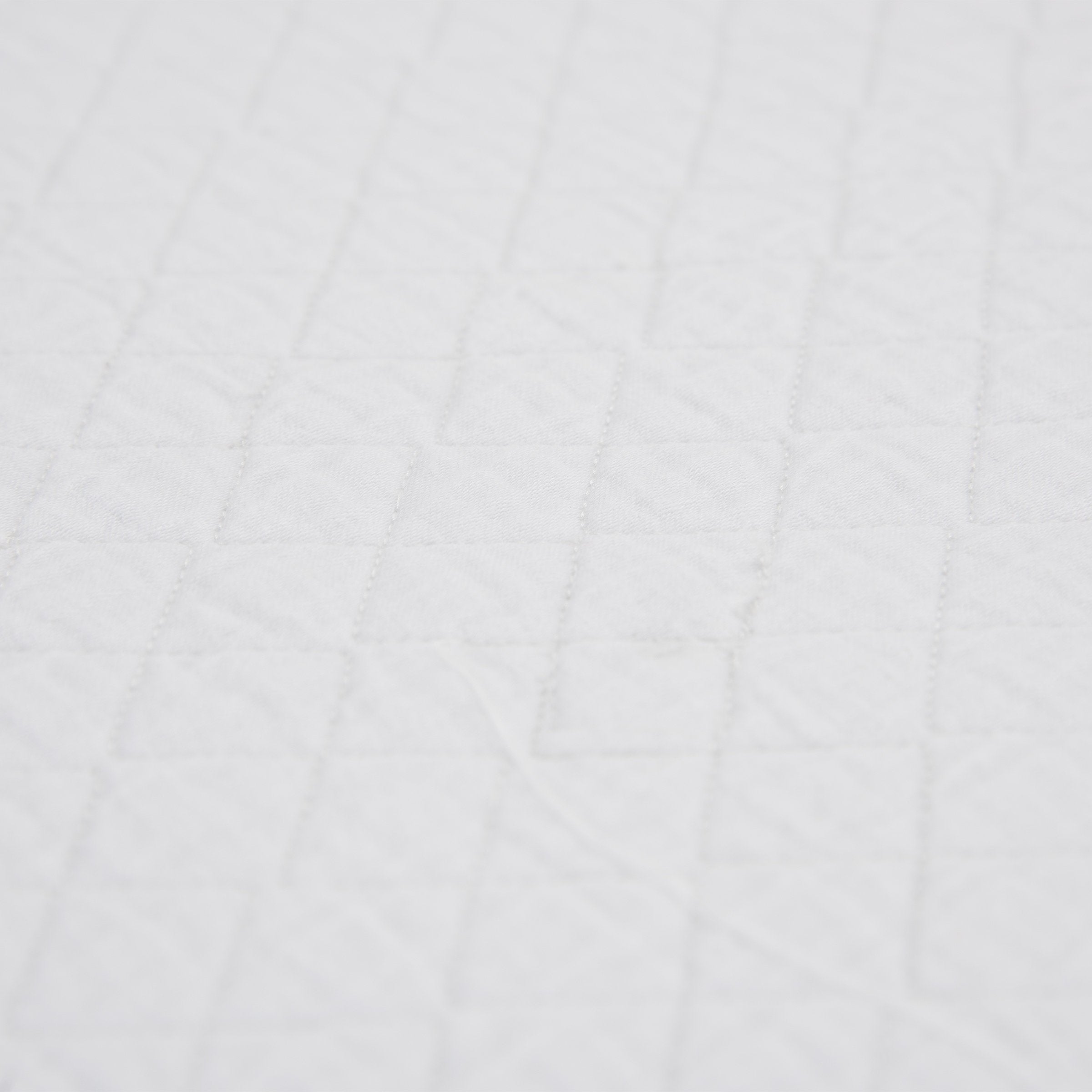Rizzy Home | BQ4517 | Cotton Quilt | 106"x92" White/Neutral/ Solid