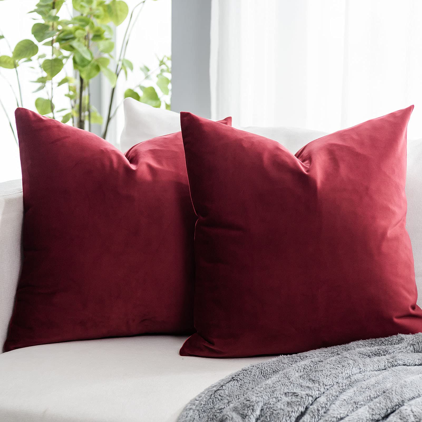 Quafoo Red Wine Christmas Soft Velvet Throw Pillow Covers 18X18 Inch Set Of 2 For Sofa Couch Bed Living Room Decorative Luxury S