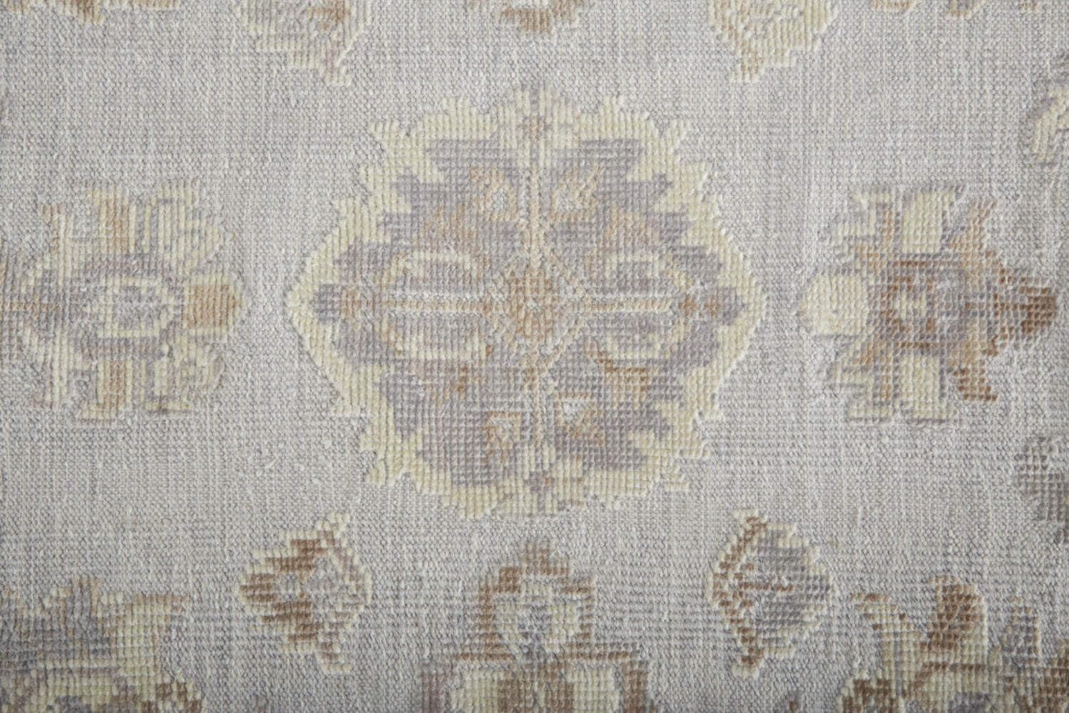 HomeRoots 514986 8 x 10 ft. Ivory Silver & Tan Floral Hand Knotted Stain Resistant Rectangle Area Rug