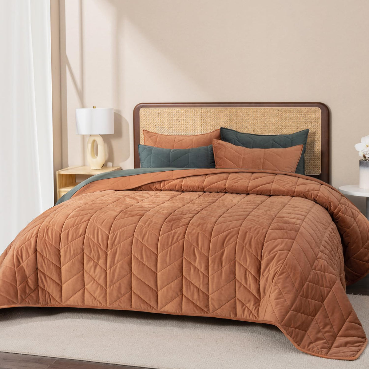 Evergrace 3 Pieces Luxurious Queen Velvet Quilts, Ultra Soft Lightweight Velvet Comforter Set, Matelasse Oversized Bedspread Cov