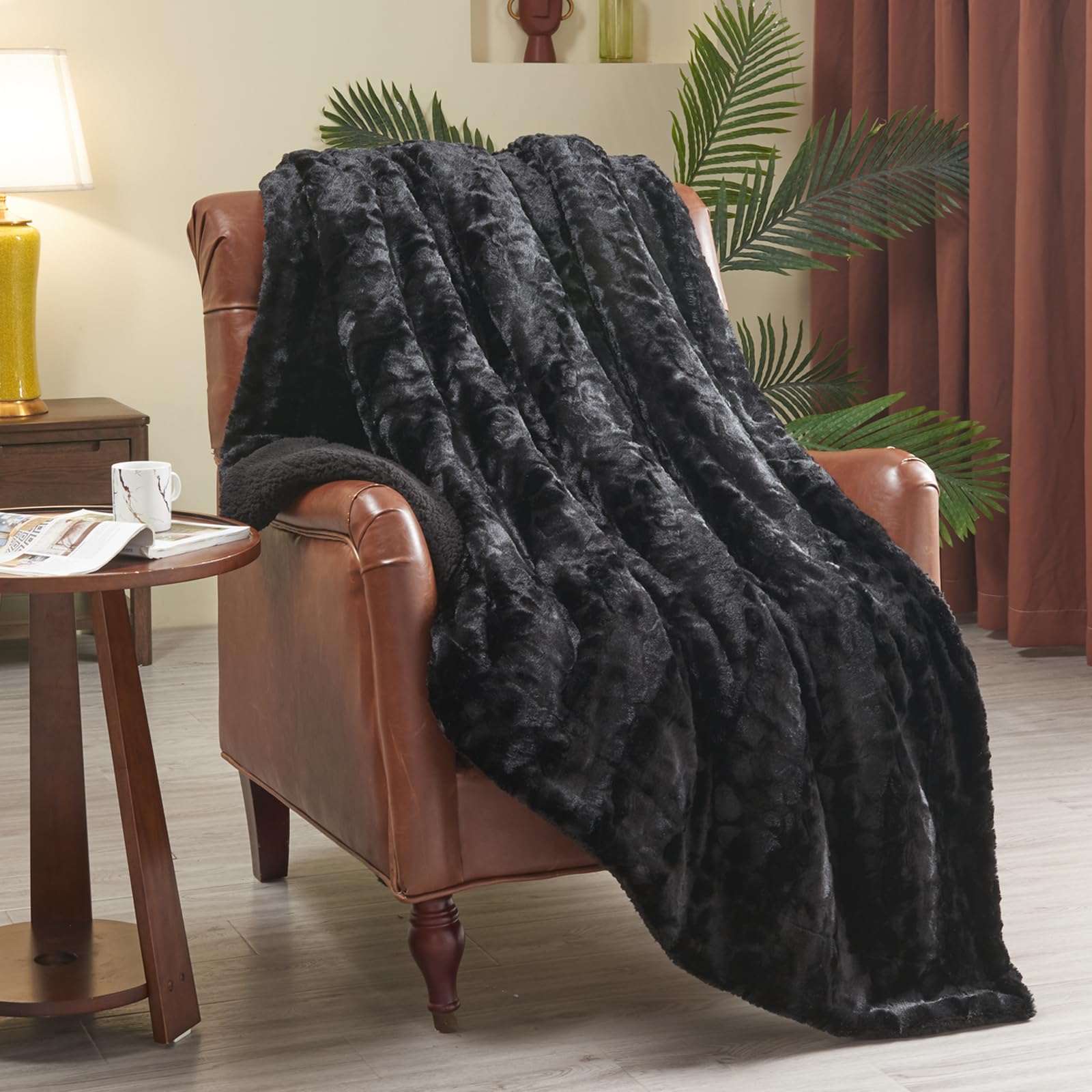 Newcosplay Super Soft Faux Fur Blanket Twin Size Black Sherpa Fuzzy Plush Warm Blanket For Sofa Bed (Black, Twin(60'X80'))