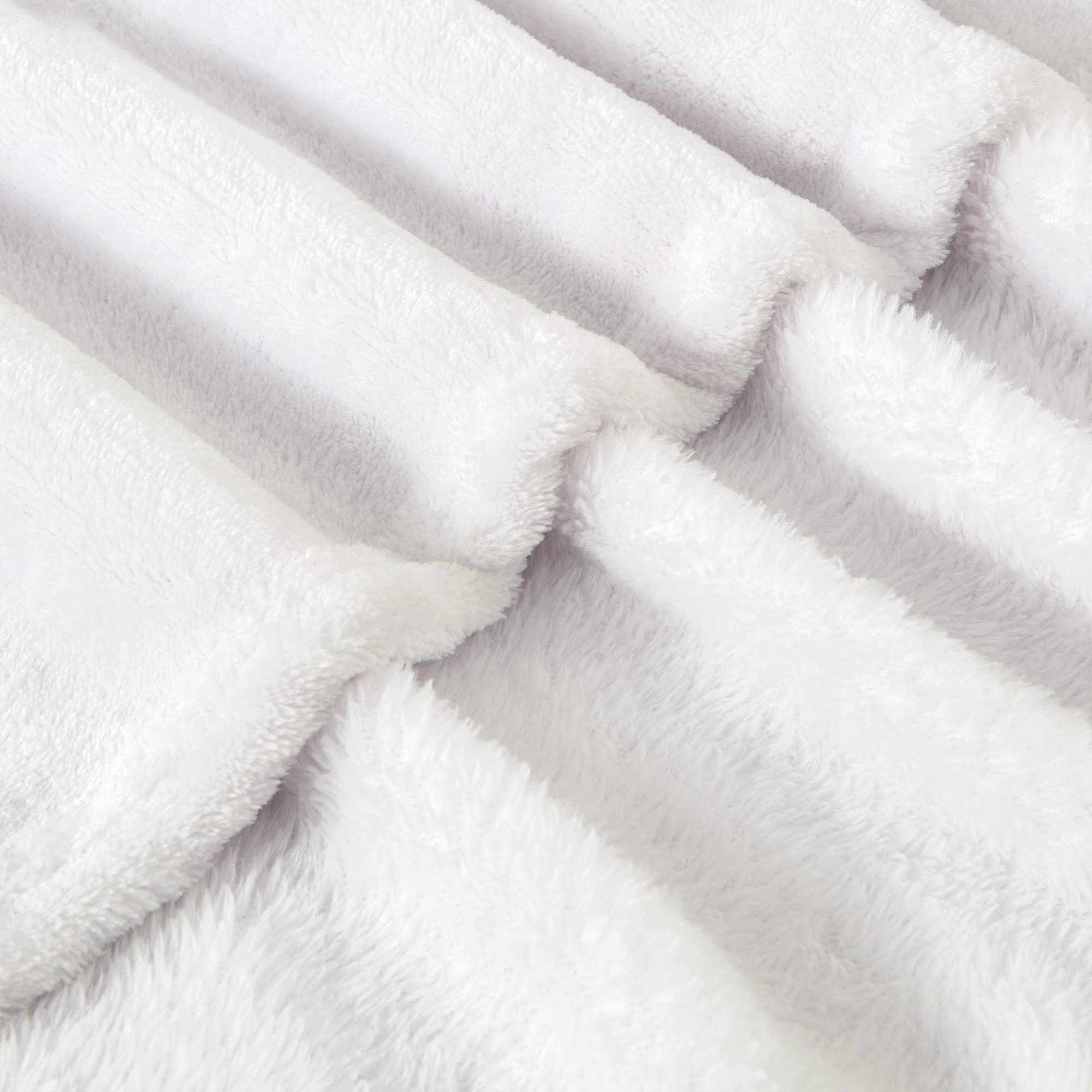Bedelite Fleece Blanket White Throw Blanket For Couch & Bed, Luxury Plush Cozy Fuzzy Blanket 50' X 60', Super Soft Warm Lightw