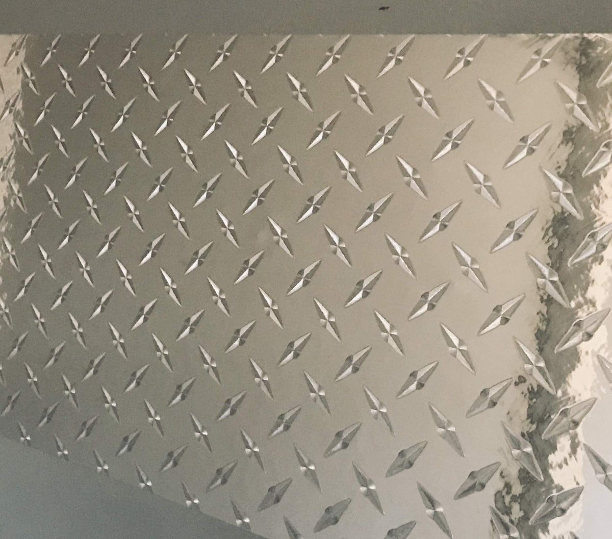 Roll Of Diamond Plate Classic Sign Vinyl, With Self-Adhesive (Silver, 24 Inch X 30 Ft)