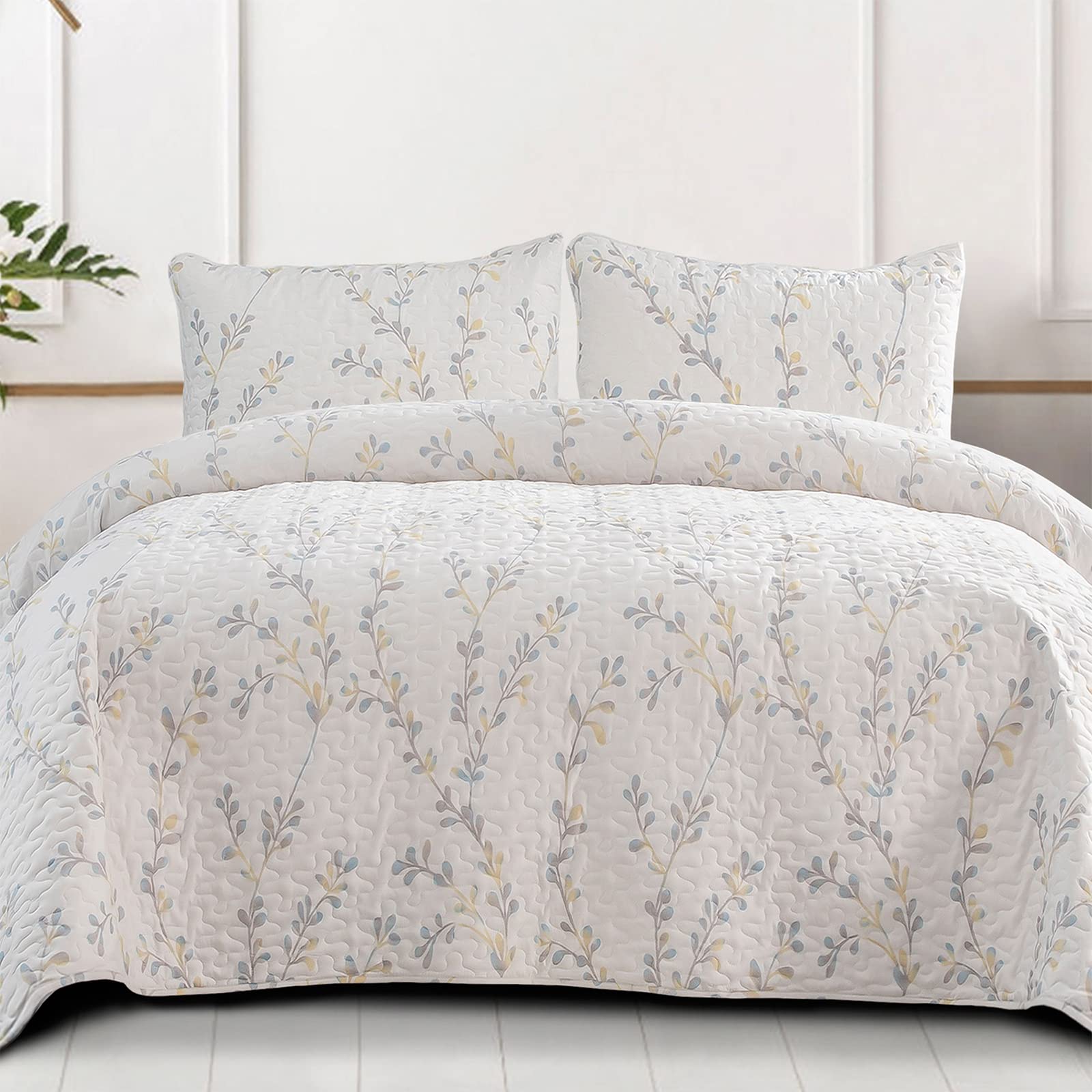 Exclusivo Mezcla Reversible Floral Quilt Set King Size, 3 Piece Soft Lightweight Flower Pattern Printed White Bedspreads Coverle