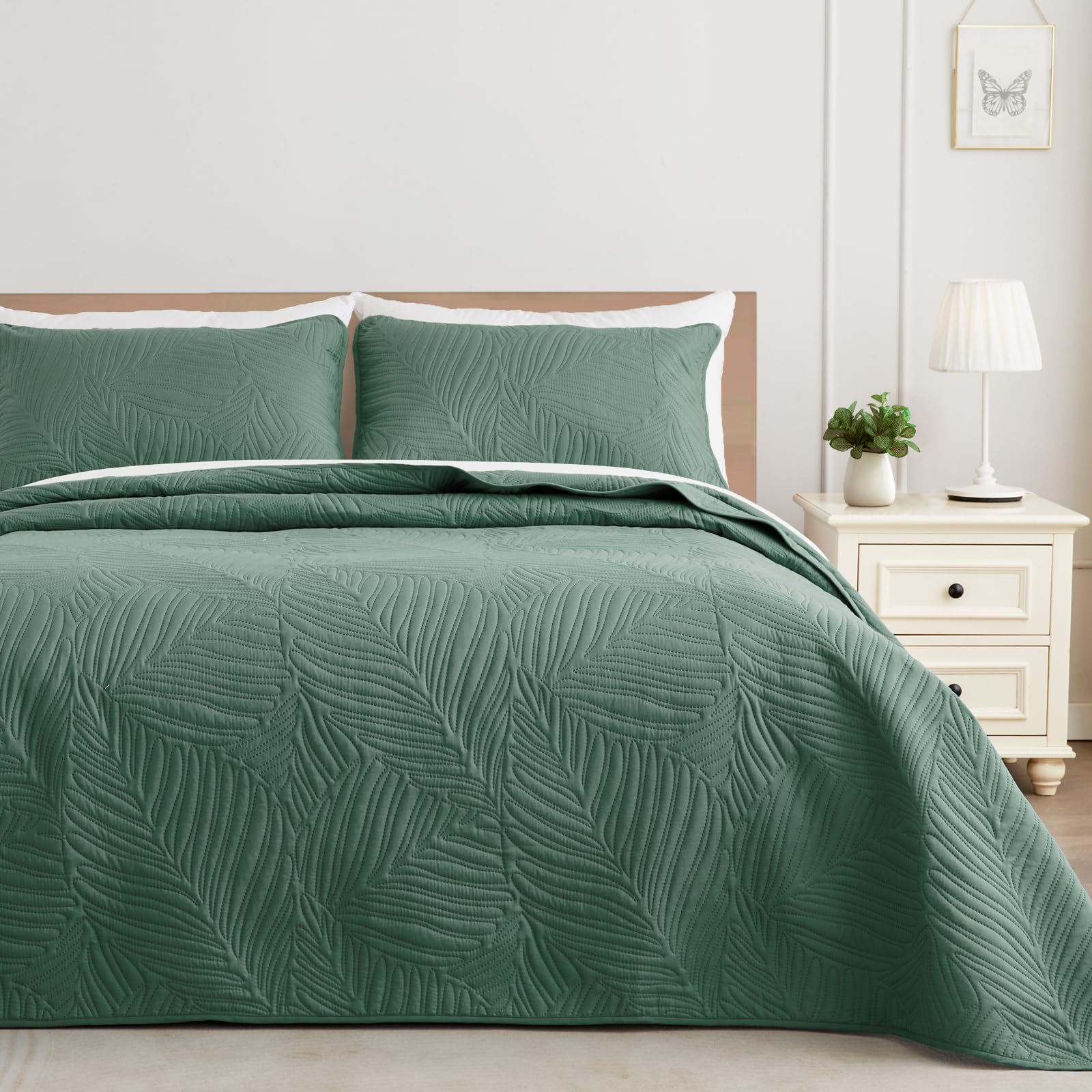 Exclusivo Mezcla California King Quilt Bedding Set, Lightweight Green Quilts Cal Oversized King Size For All Seasons, Soft Micro