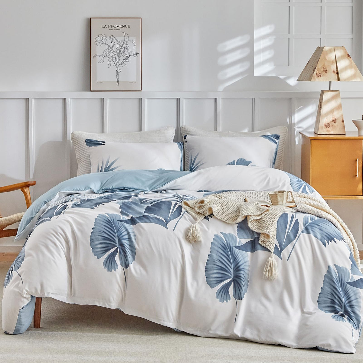 Lekesky Queen Duvet Cover Set, Tropical Blue Palm Pattern Duvet Cover Queen Size, 3 Pieces White Bedding Sets With Zipper, Ultra