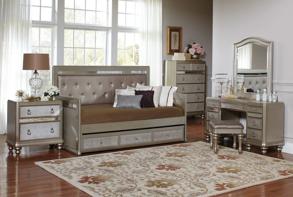 Coaster Home Furnishings Bling Game Arched Top Vanity Mirror Metallic Platinum 204188