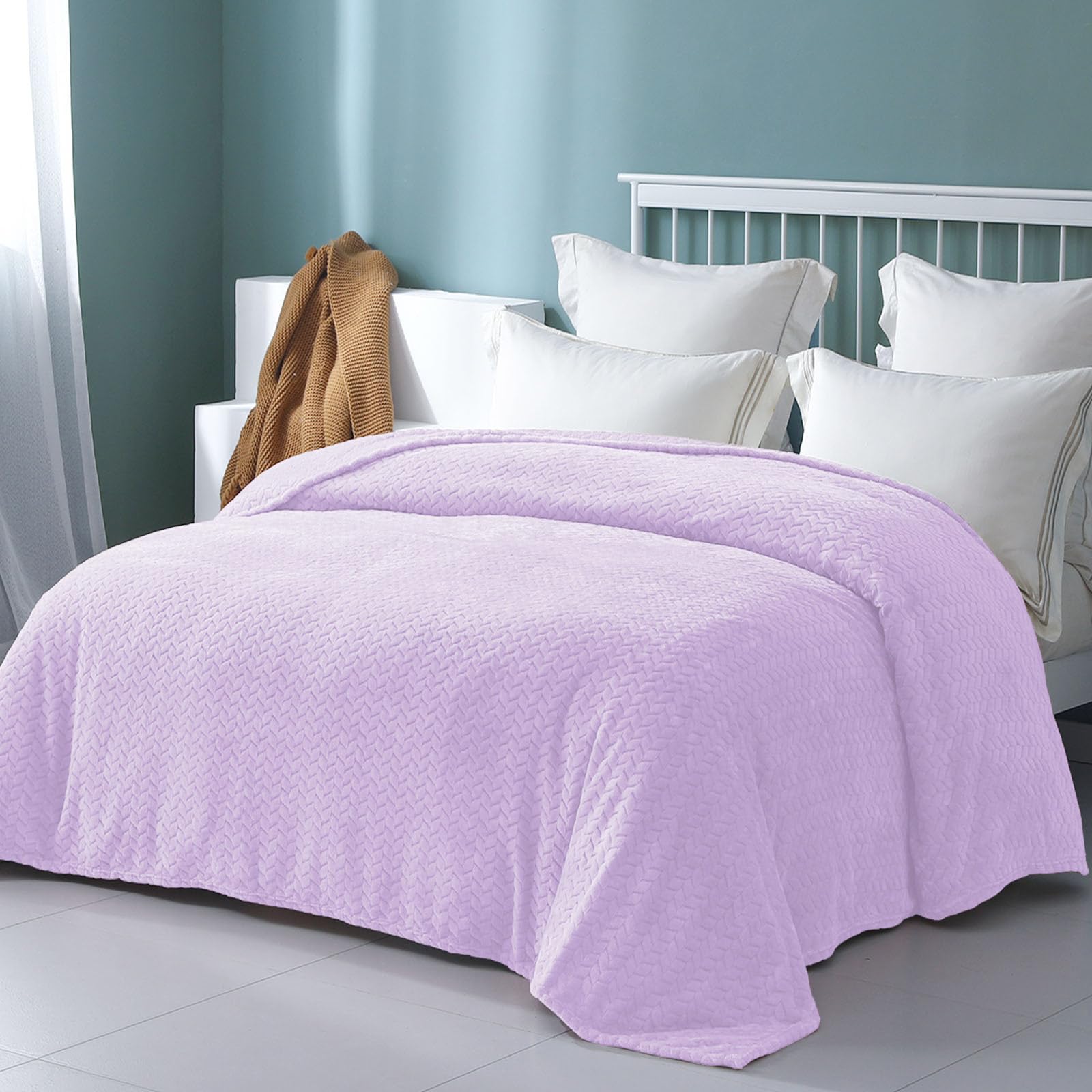 Exclusivo Mezcla Lilac Purple Fleece King Size Blanket For Bed, 90X104 Inches Soft Cozy 3D Decorative Jacquard Flannel Blankets,
