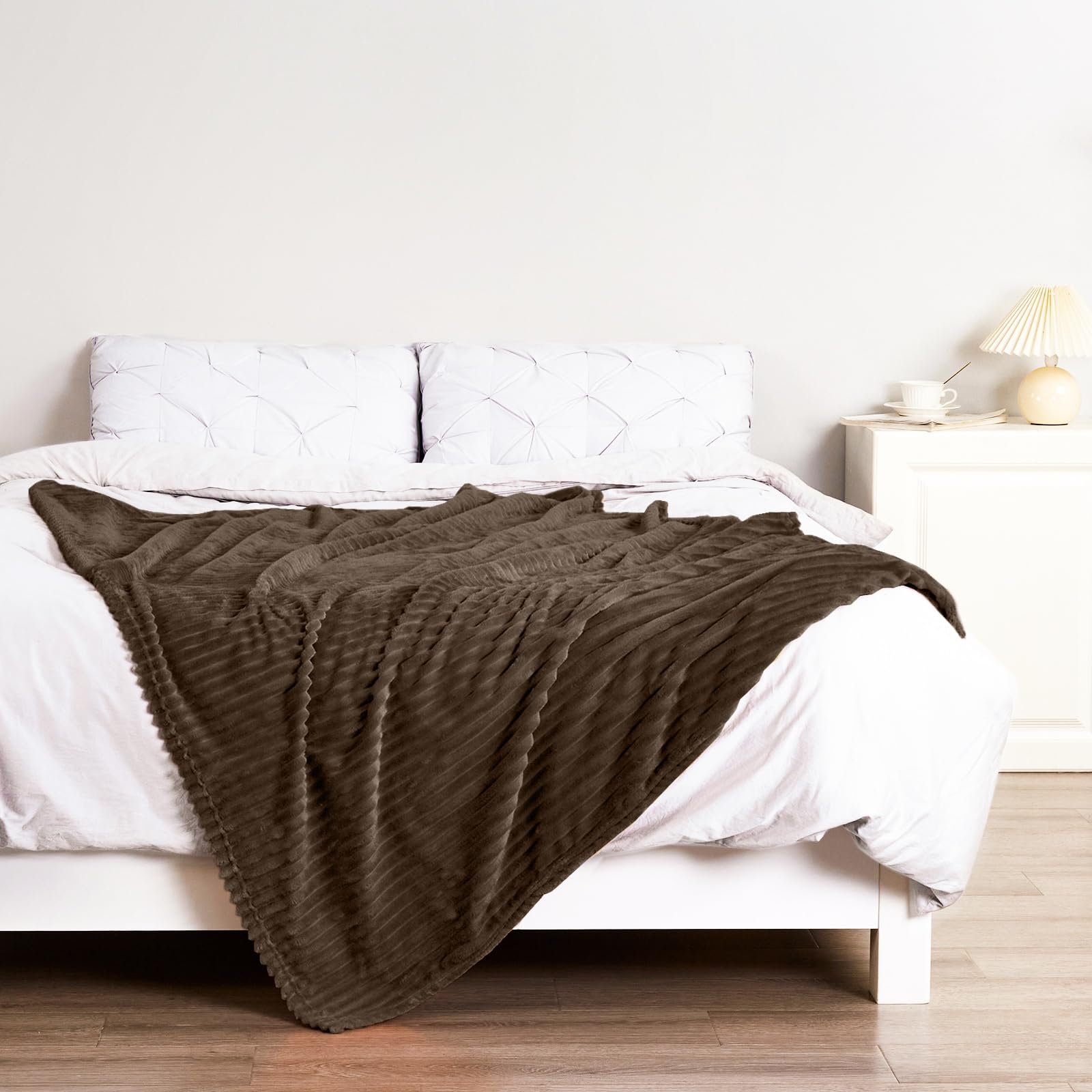 Bnuitland Brown Flannel Throw (50X70 Inches) With Storage Pouch,300Gsm Super Soft Fleece Stripe Pattern Sofa Blanket For Adults