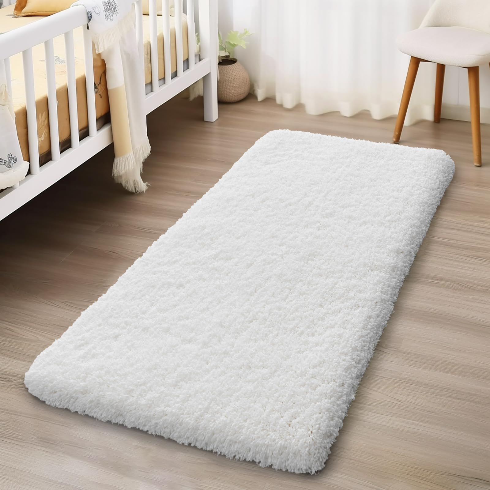 ILANGO White Bathroom Rug Super Absorbent, Washable Bath Mat Non Slip for Floor, Thick Plush Shaggy Bath Rug with Rubber Bottom 