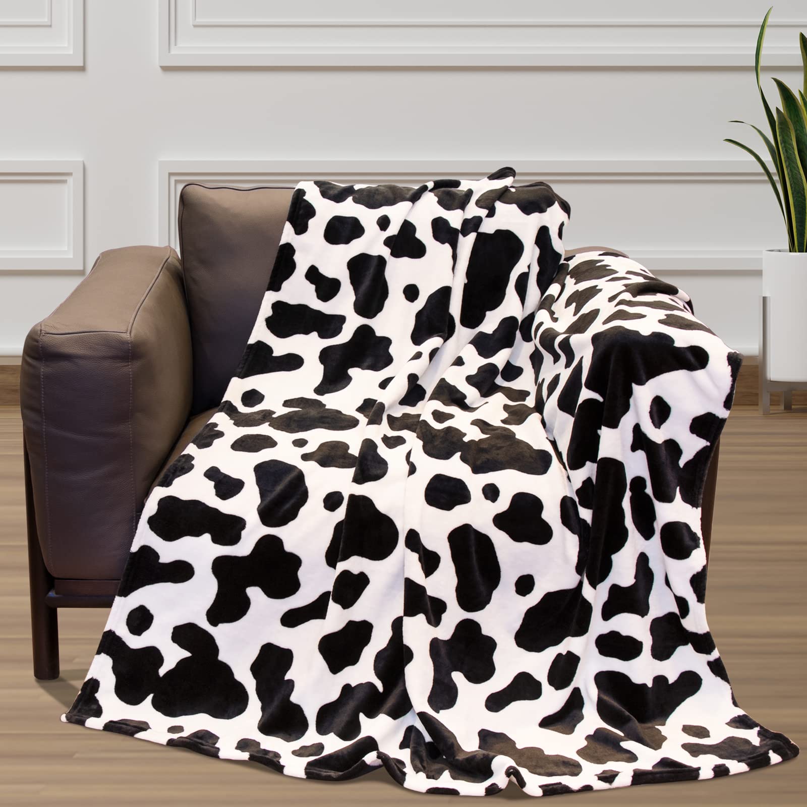 Soft Black And White Blanket Throw Cow Print Gifts Stuff 50X60Inch Lightweight Cozy Fuzzy Fleece Blanket For Women Men Teenage G