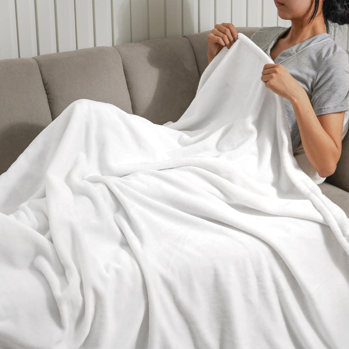 Phf Ultra Soft Fleece Throw Blanket, No Shed No Pilling Luxury Plush Cozy 300Gsm Lightweight Blanket For Bed, Couch, Chair, Sofa