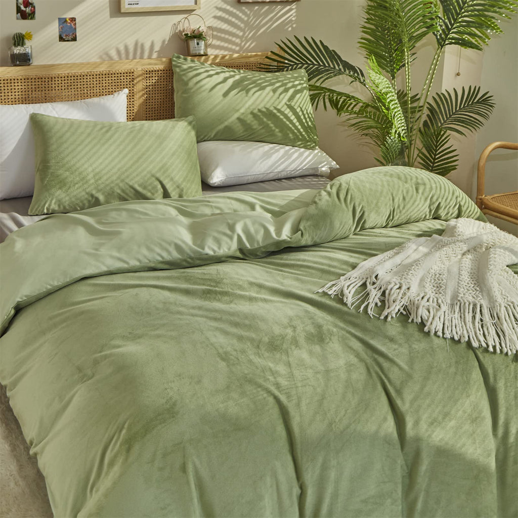 Clothknow Sage Green Comforter Sets California King 3Pcs Green Velvet Bedding Comforter Sets Fluffy Comforter Soft Light Green C