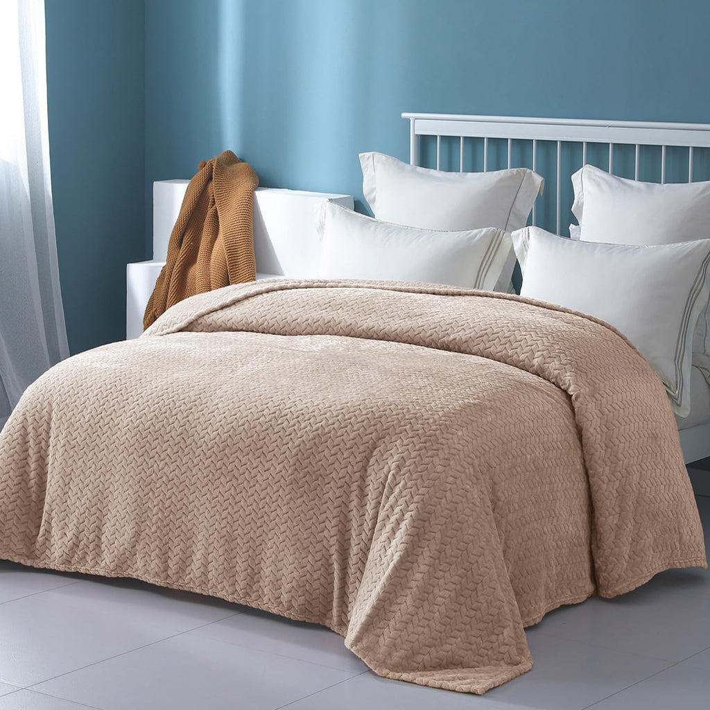 Exclusivo Mezcla Camel Fleece Twin Size Blanket For Bed, 90X66 Inches Soft Cozy 3D Decorative Jacquard Flannel Blankets, Lightwe