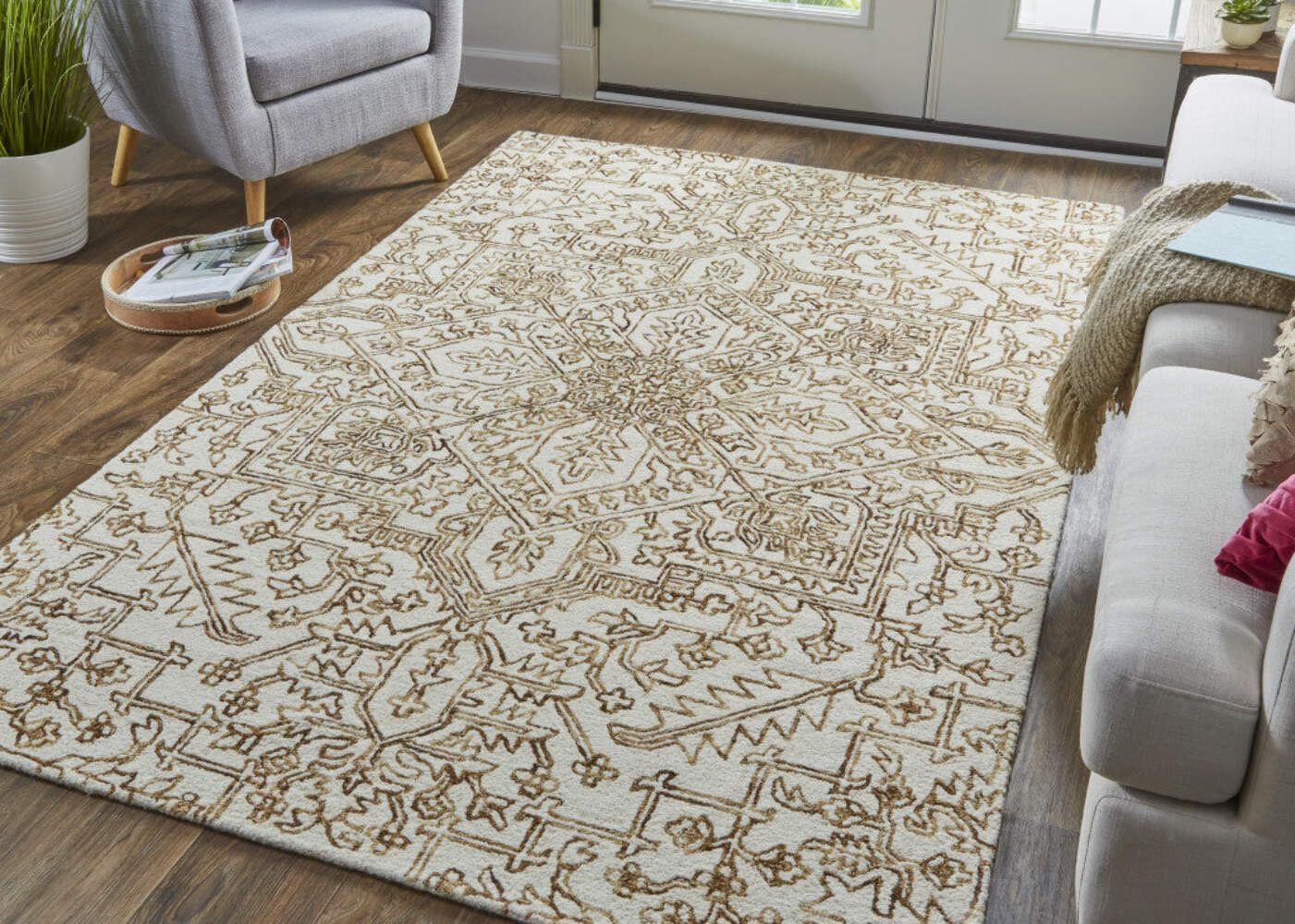 HomeRoots 512213 8 x 10 ft. Ivory & Gray Wool Floral Hand Tufted Handmade Stain Resistant Rectangle Area Rug