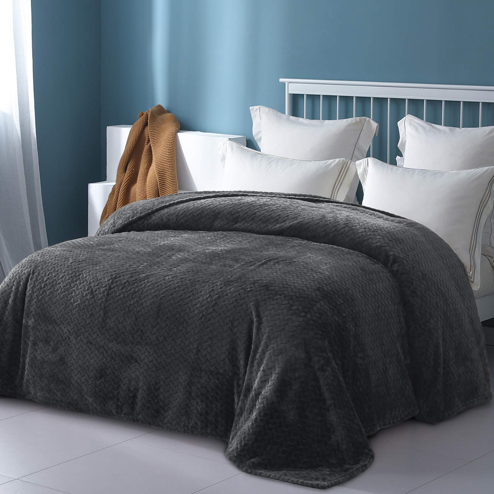 Exclusivo Mezcla Dark Grey Fleece Queen Size Blanket For Bed, 90X90 Inches Soft Cozy 3D Decorative Jacquard Flannel Blankets, Li