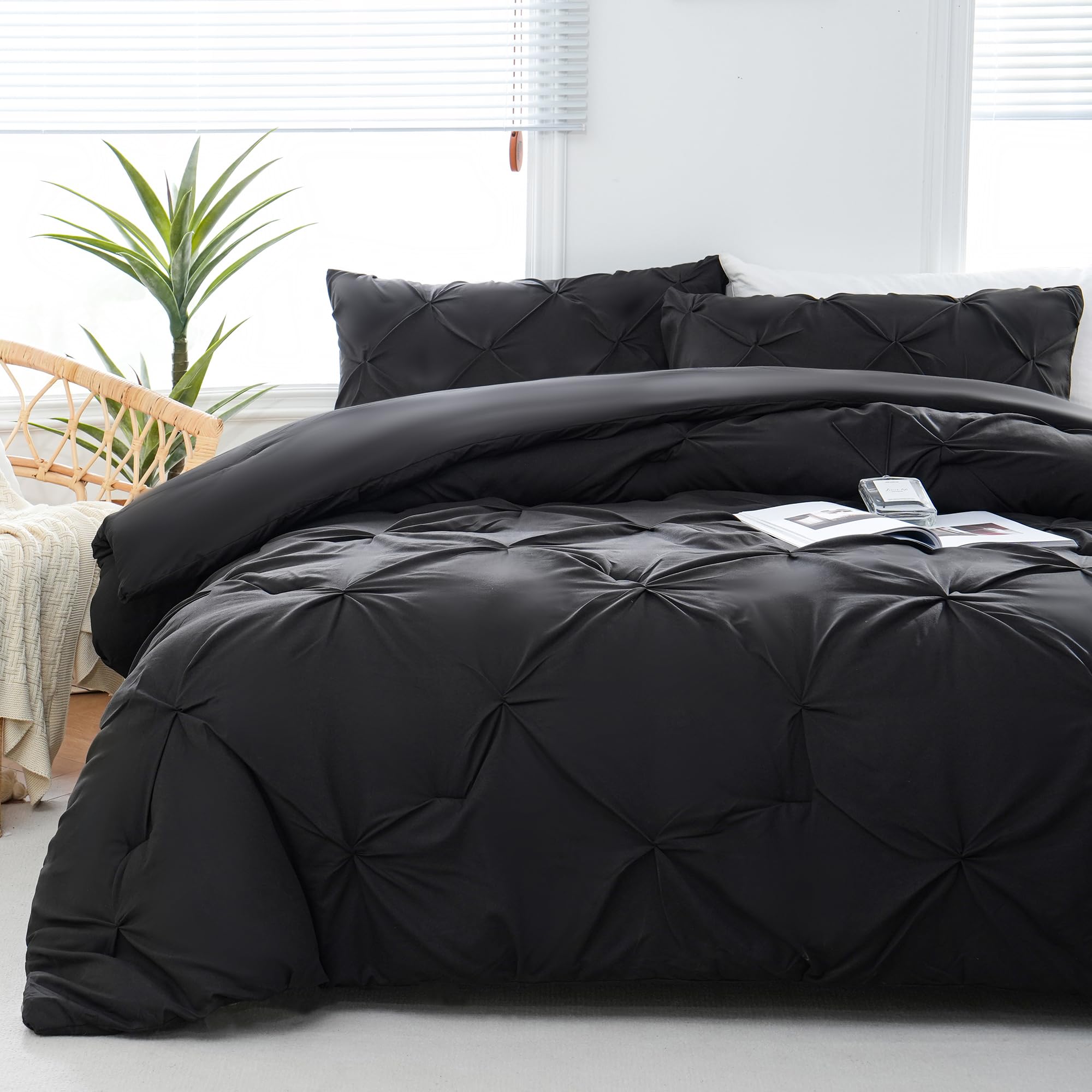 Downcool Queen Comforter Set - 3 Pieces Cute Pinch Pleat Bed Set, Soft Fluffy Comforters Queen Size Black, Down Alternative Bedd