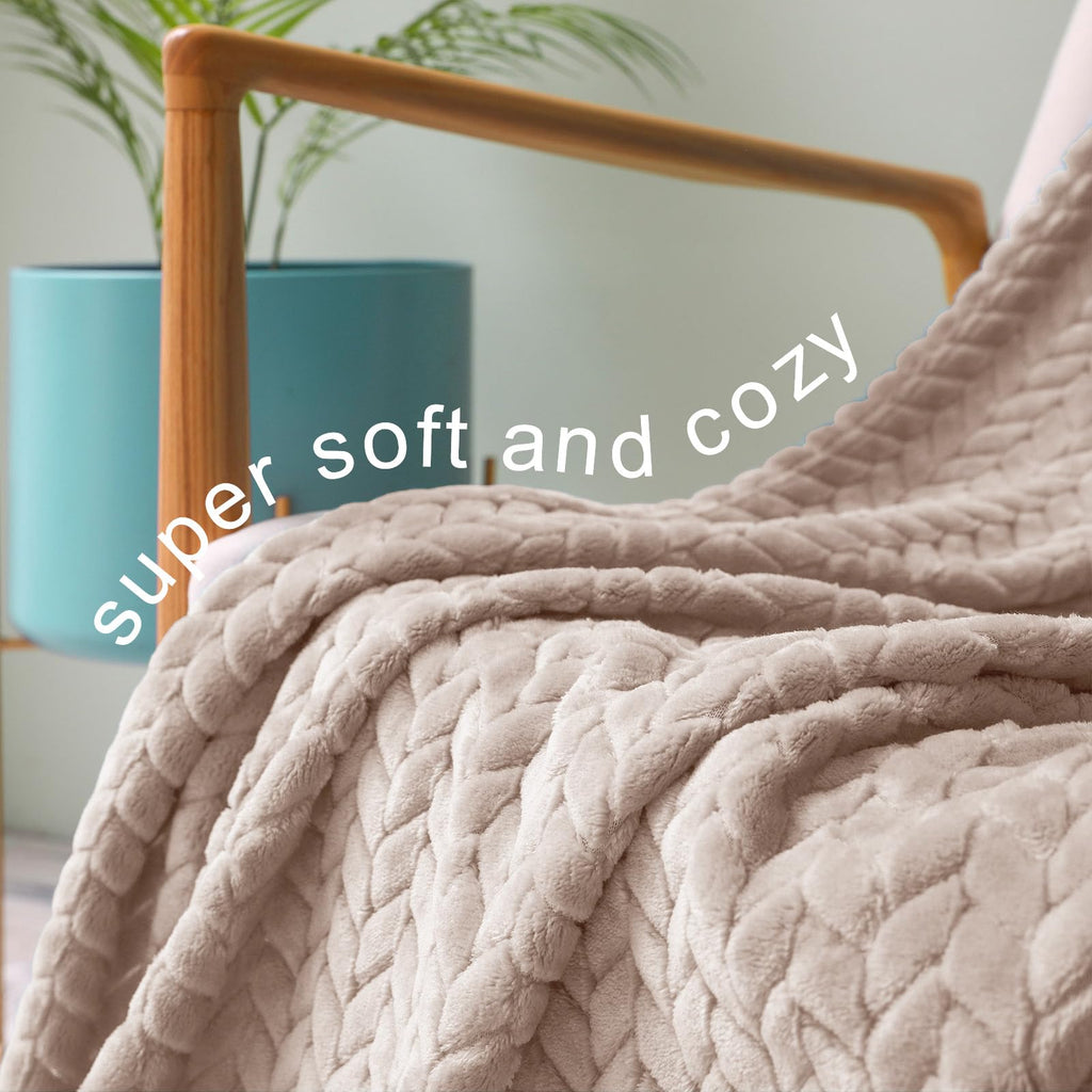 Exclusivo Mezcla Camel Fleece Twin Size Blanket For Bed, 90X66 Inches Soft Cozy 3D Decorative Jacquard Flannel Blankets, Lightwe