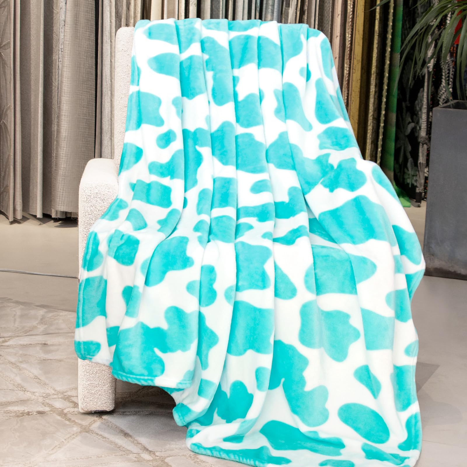 Fleece Throw Blanket Cozy Soft Lightweight Cow Soft Large Blanket Light Blue Fuzzy Throw Blanket