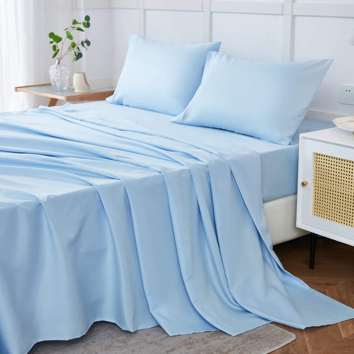 Ilavande Queen Sheets Set, 4 Piece Hotel Luxury Super Soft 1800 Series Microfiber Queen Bed Sheets Set-Wrinkle Free & Breathable