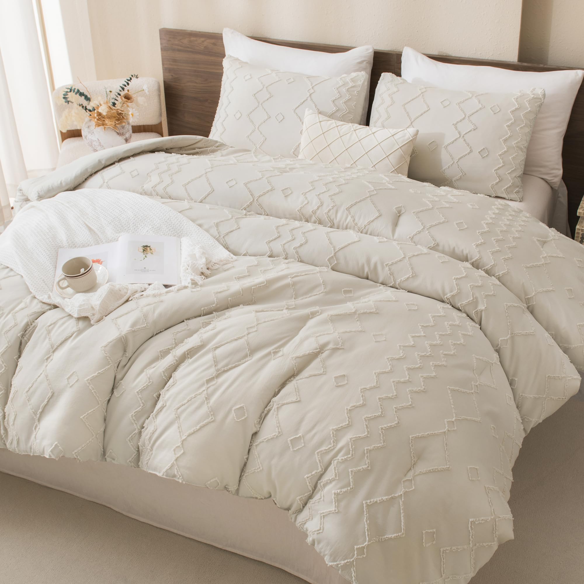 Andency King Comforter Set Beige, Textured Farmhouse 3 Pieces Comforter (1 Boho Comforter, 2 Pillowcases), Soft Microfiber Down Alternative Geometric Comforter Bedding Set (104X90 Inch)