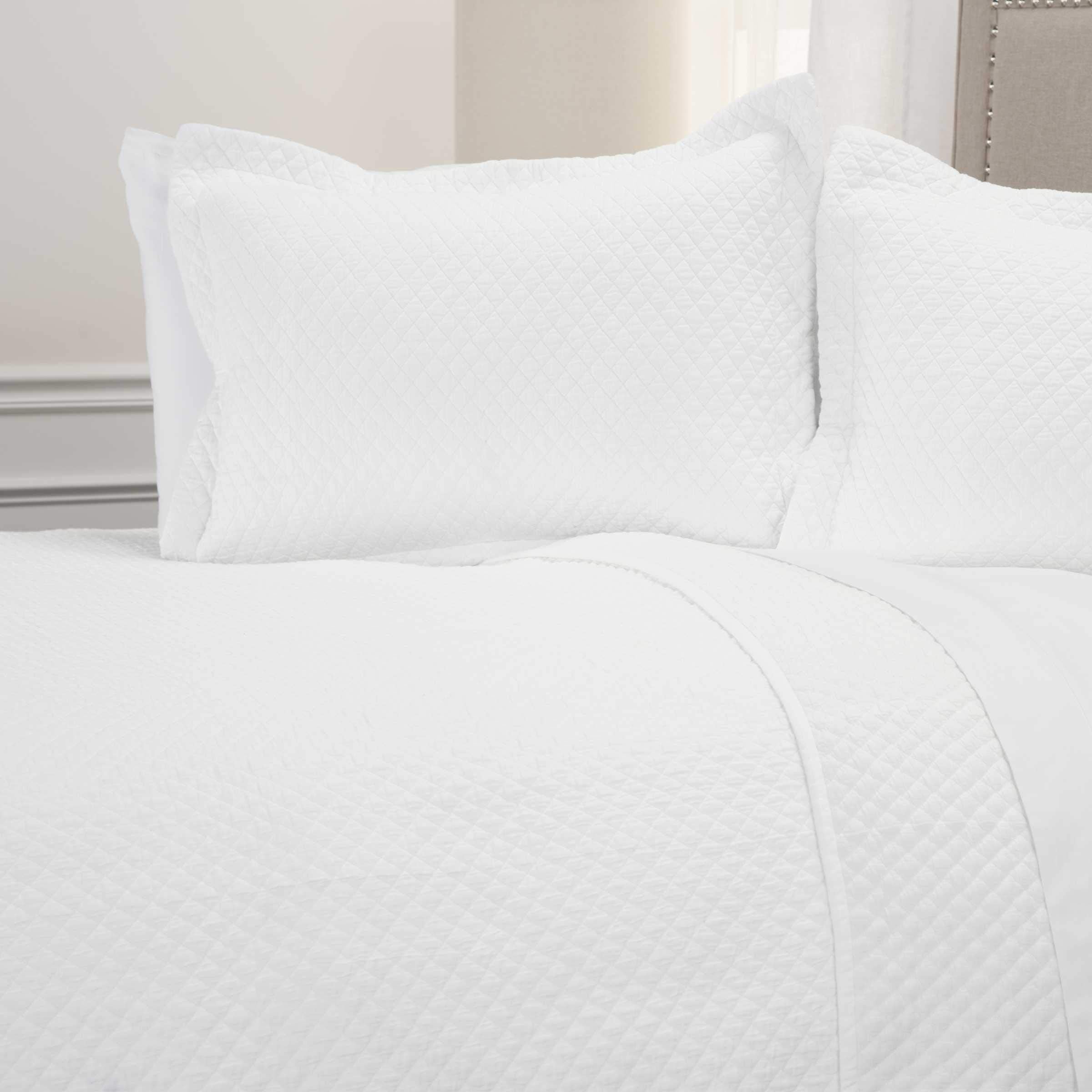 Rizzy Home | BQ4521 | Cotton Standard Sham | 20&quot;x26&quot; White/Neutral/ Solid