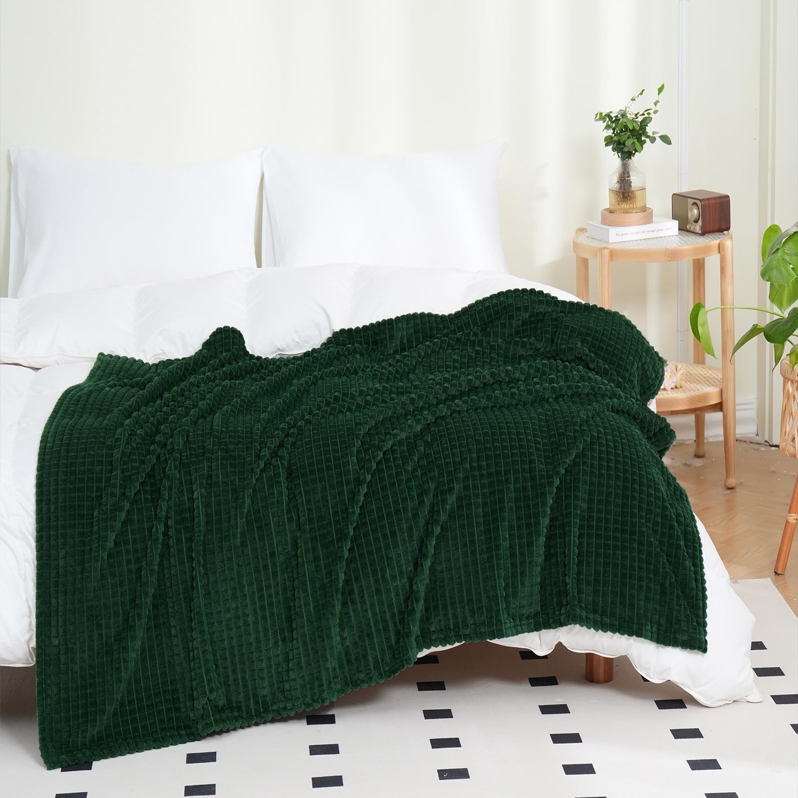 Puncuntex Flannel Fleece Throw Blanket Dark Green 90'  90',Super Soft Plush Cozy Blanket With Square Grid Design Luxury For Co
