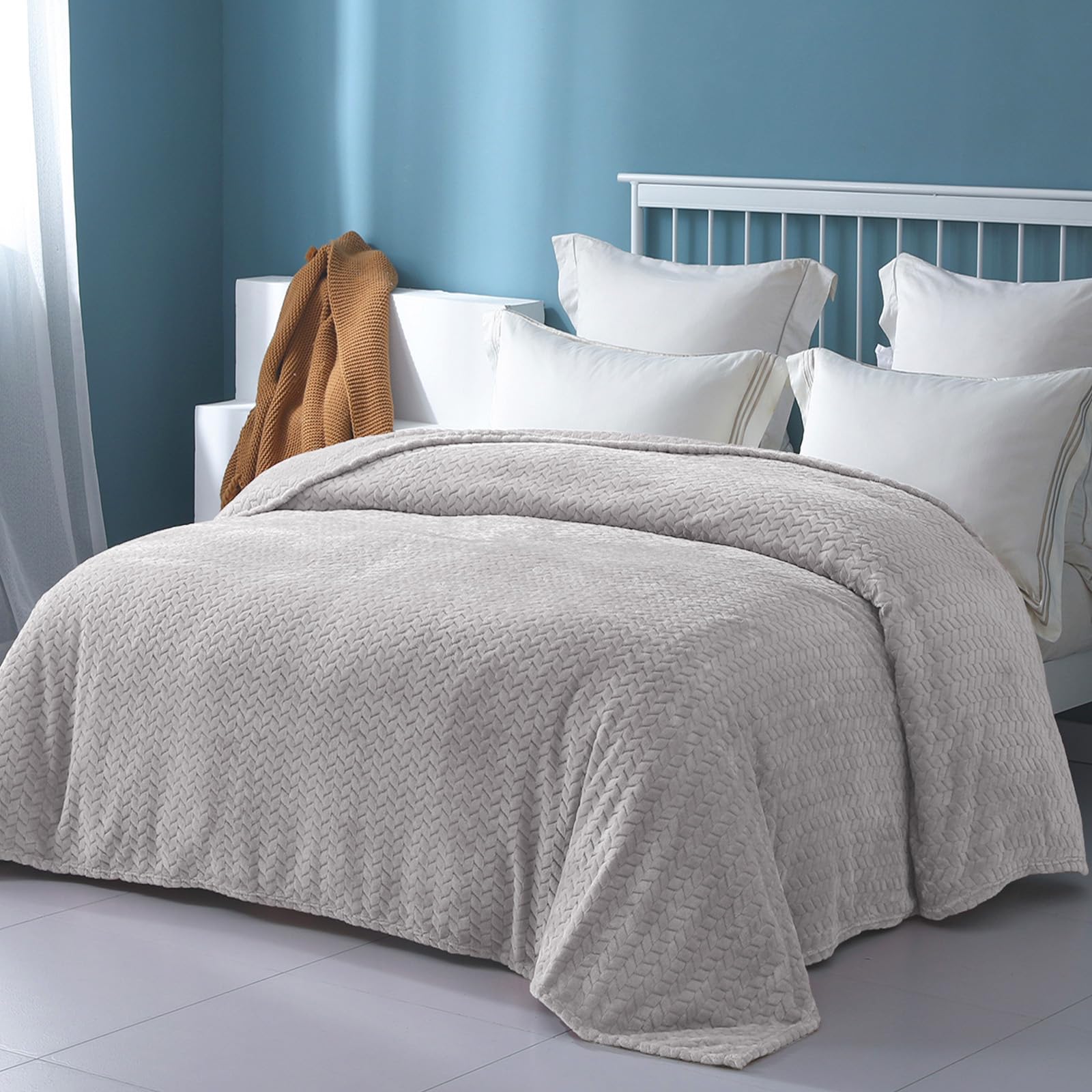 Exclusivo Mezcla Light Grey Fleece Queen Size Blanket For Bed, 90X90 Inches Soft Cozy 3D Decorative Jacquard Flannel Blankets, L