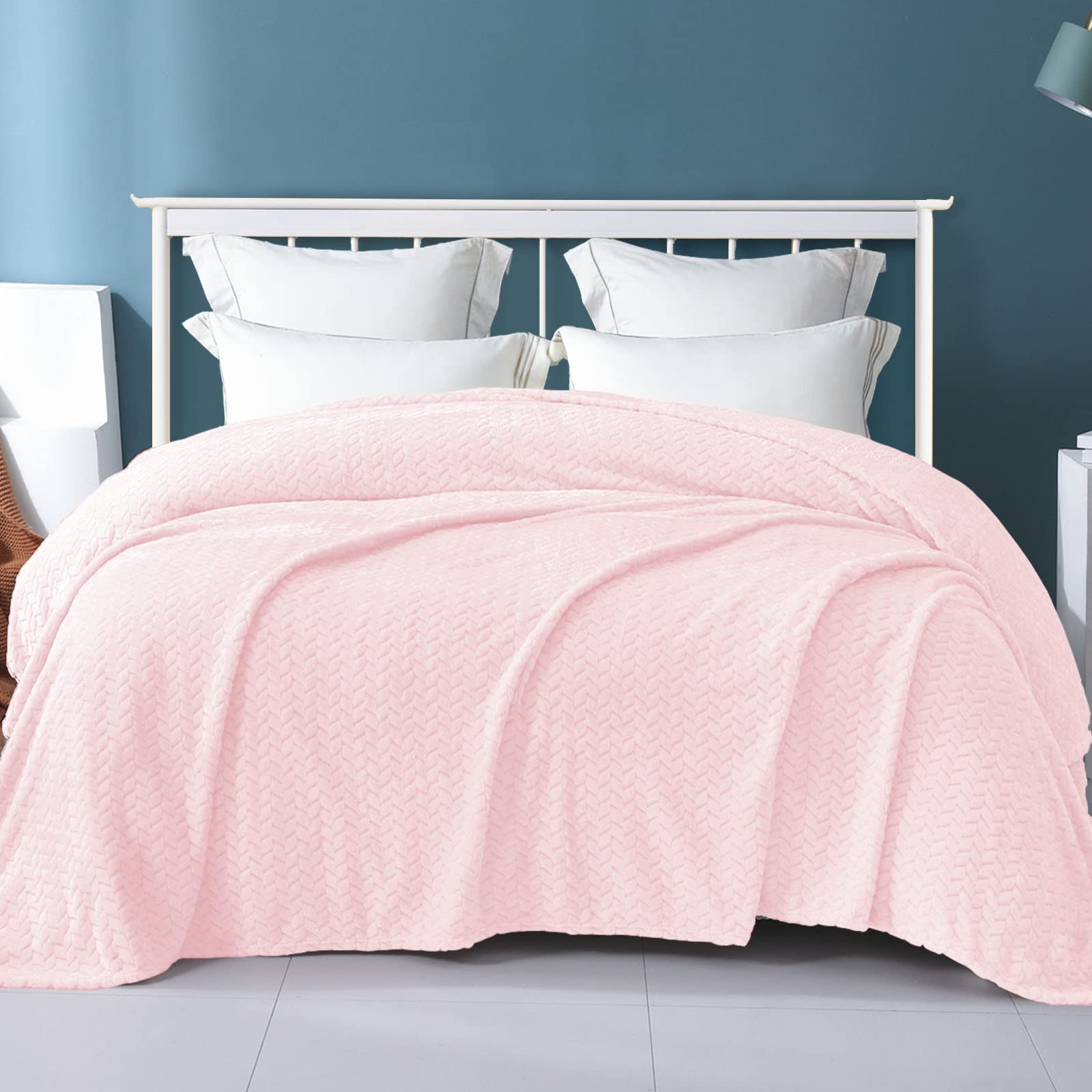 Exclusivo Mezcla Light Pink Fleece King Size Blanket For Bed, 90X104 Inches Soft Cozy Jacquard Flannel Blankets, Lightweight Fuz