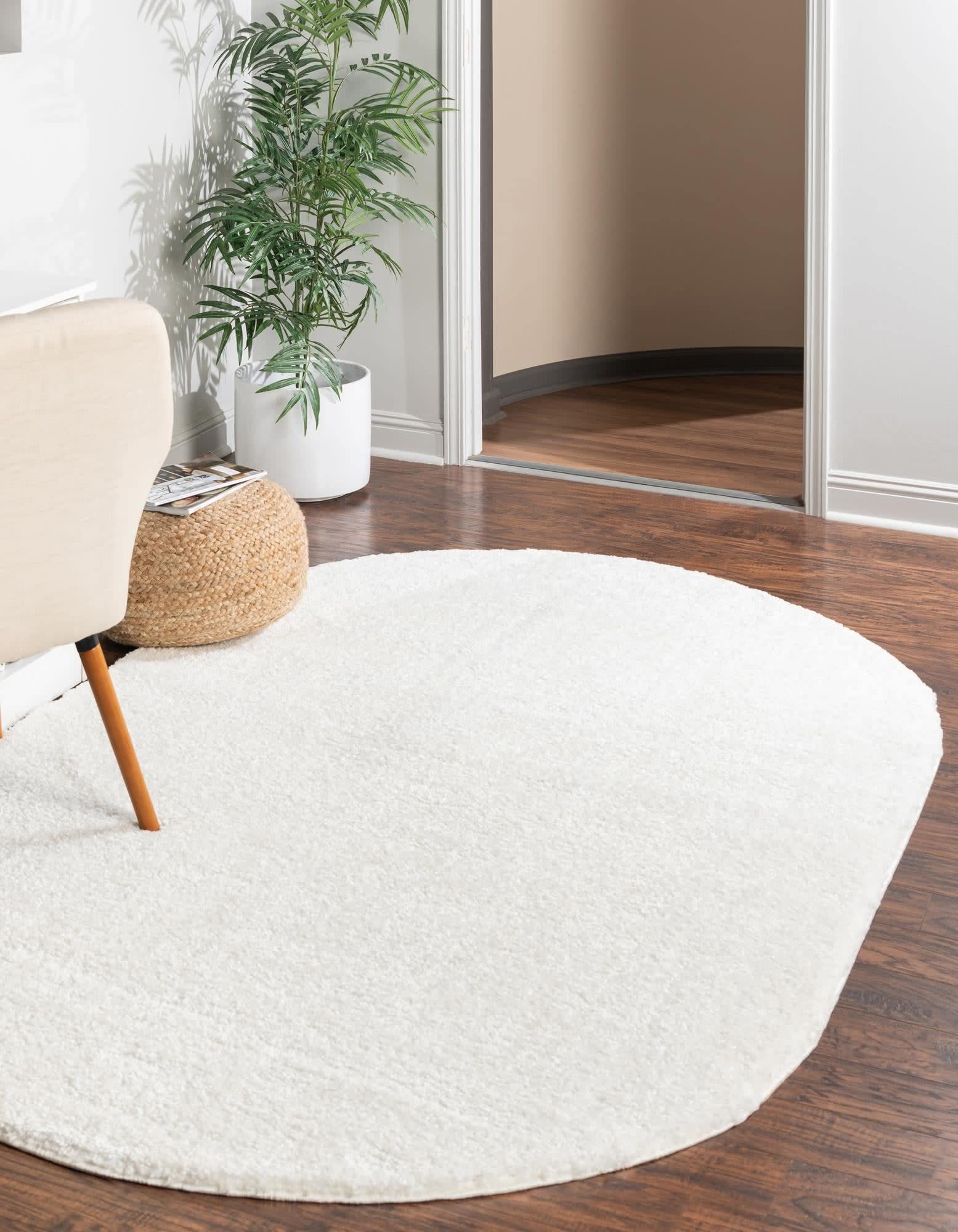 Unique Loom Solo Collection Area Rug - Calabasas (5 3 x 8 Oval, Snow White)