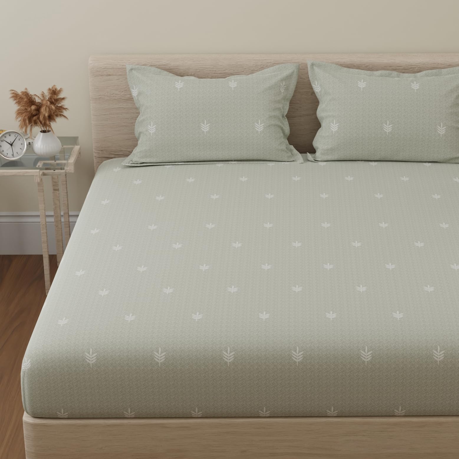 Huesland By Ahmedabad Cotton 144 Tc Cotton Bedsheet For Double Bed With 2 Pillow Covers | Sage Green & White