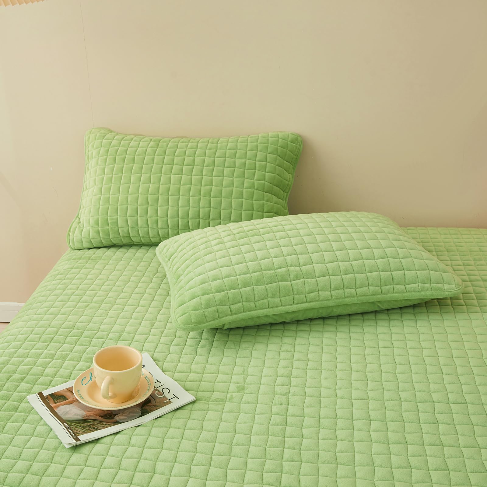 Lweipsqlin Quilted Flannel Pillowcases,2 Pack Soft Flannel Pillow Shams Covers With Envelope Closure,No Filling. (King, Green)