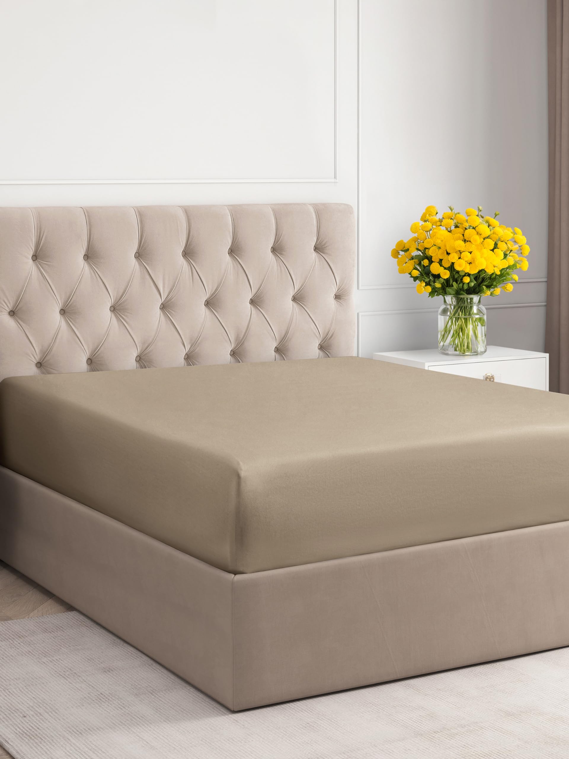 Queen Size Fitted Bed Sheet - Hotel Luxury Single Fitted Sheet Only - Fits Mattress Up To 16 - Extra Soft, Wrinkle Free, Breathable, And Cooling - Bottom Fitted Sheet - Cream Single Fitted Sheet Only