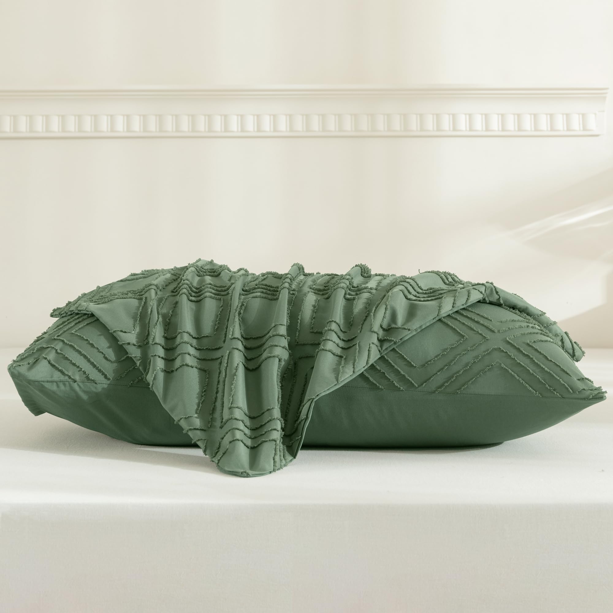Jellymoni 2 Pack Green Pillowcases King Size, Soft Microfiber Geometric Tufted Pillow Covers With Envelope Closure (Pillows Are